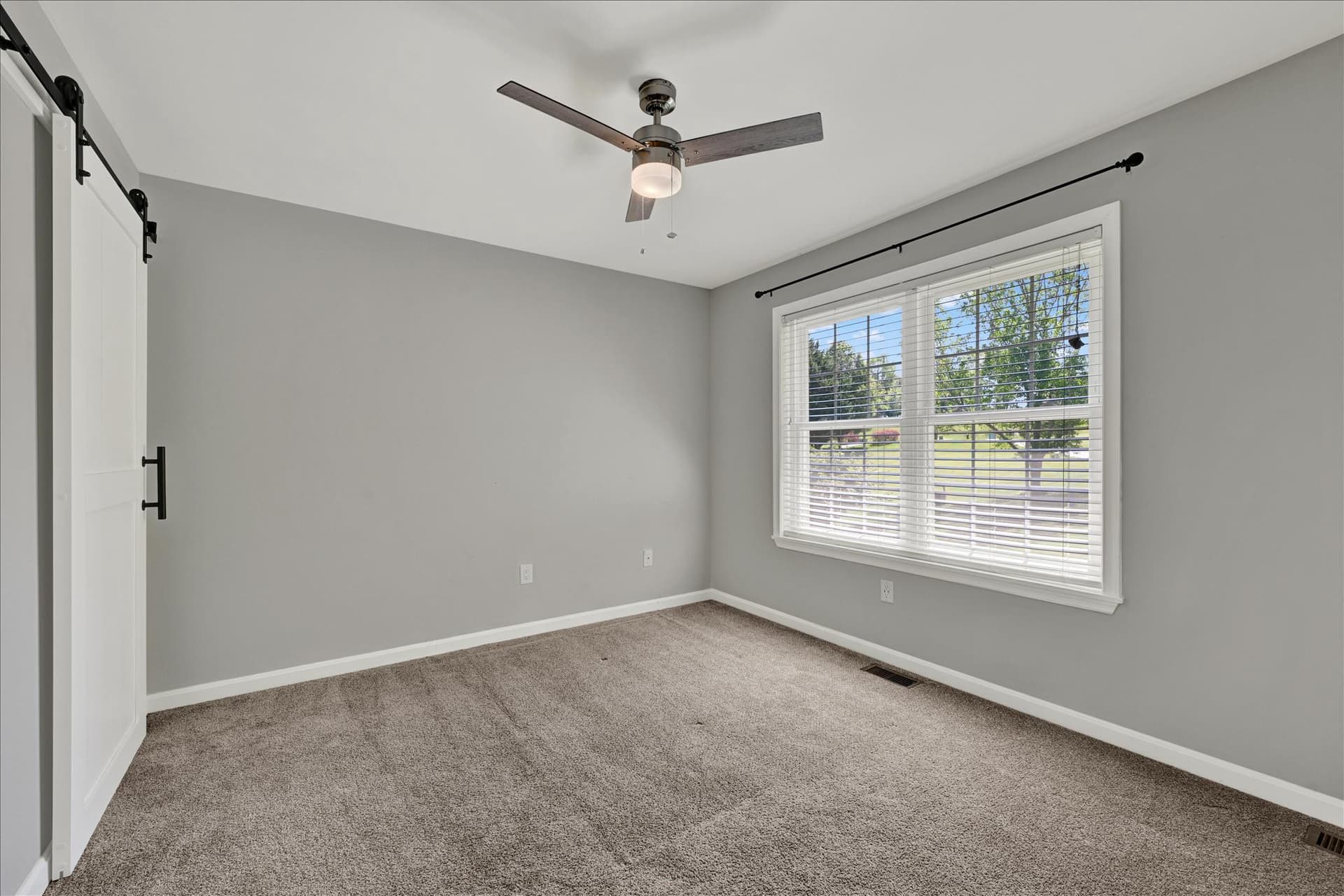 24 Landau Drive photo 35