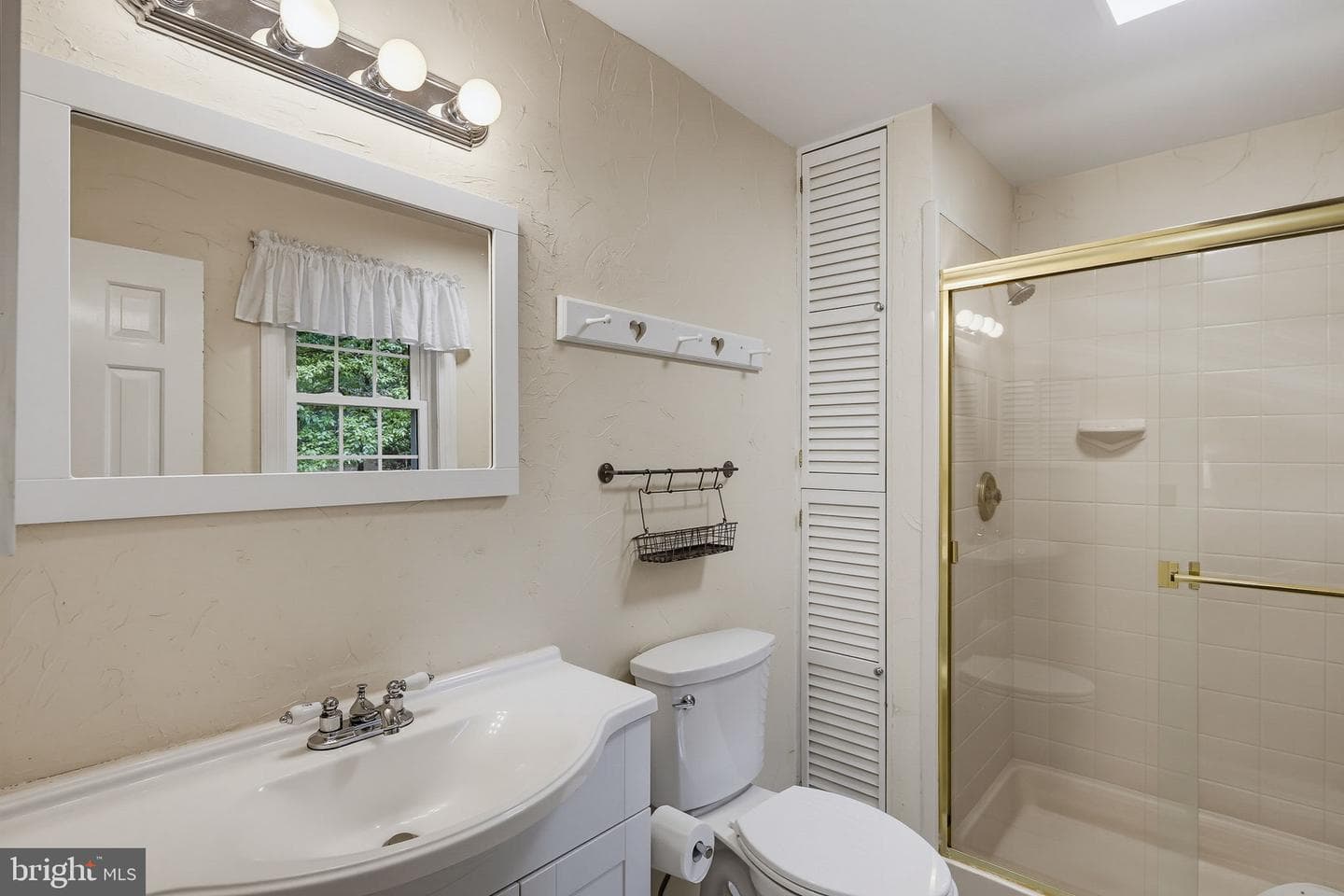605 East Court photo 20