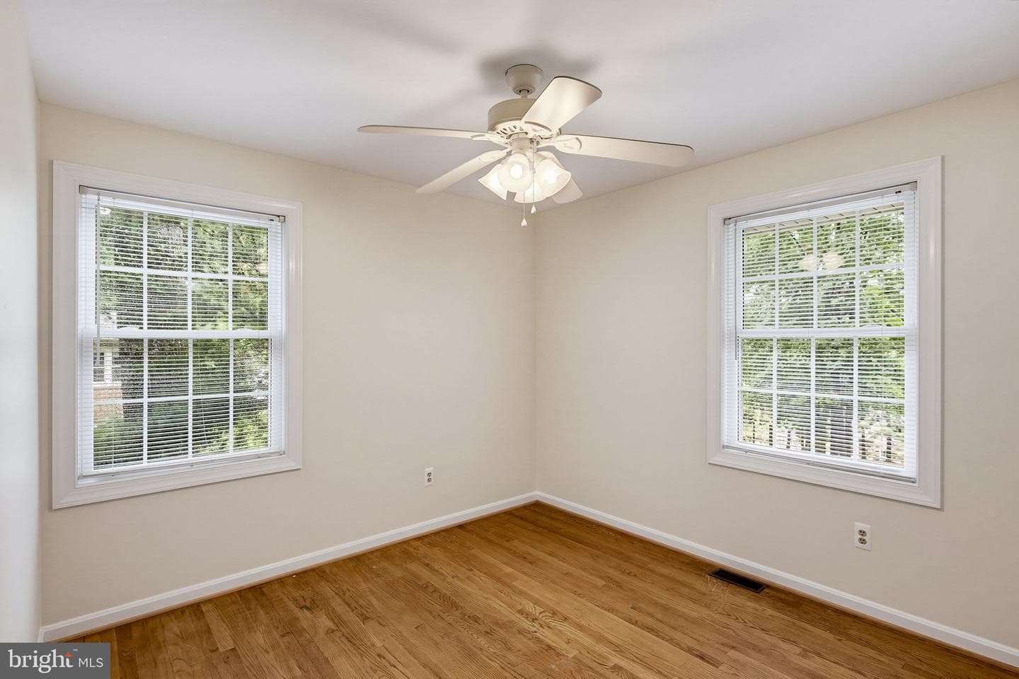 605 East Court photo 21