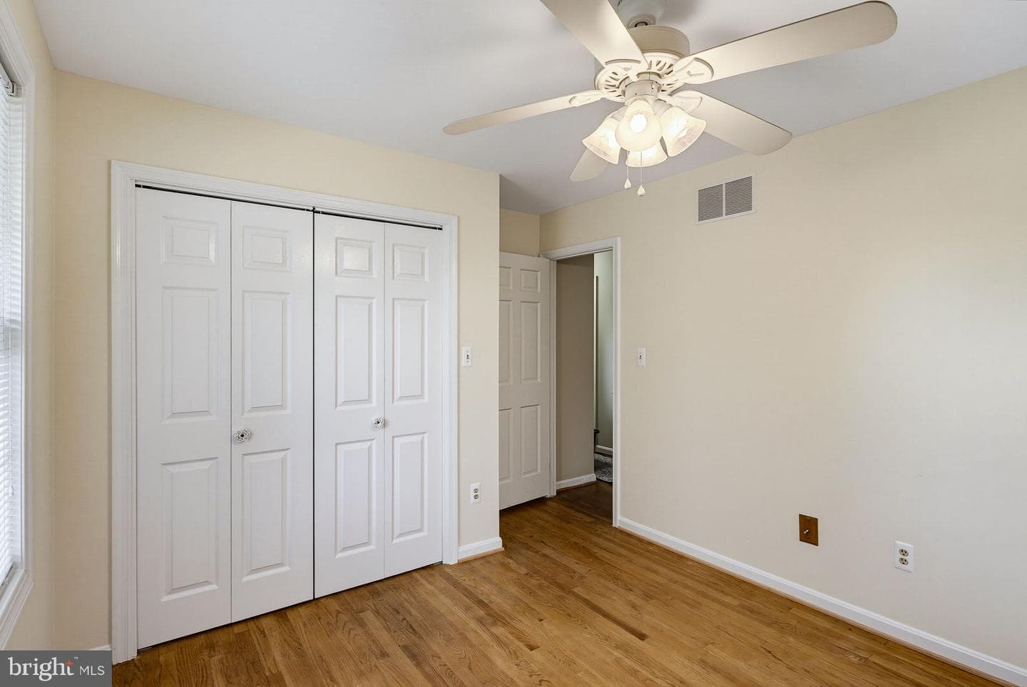 605 East Court photo 23