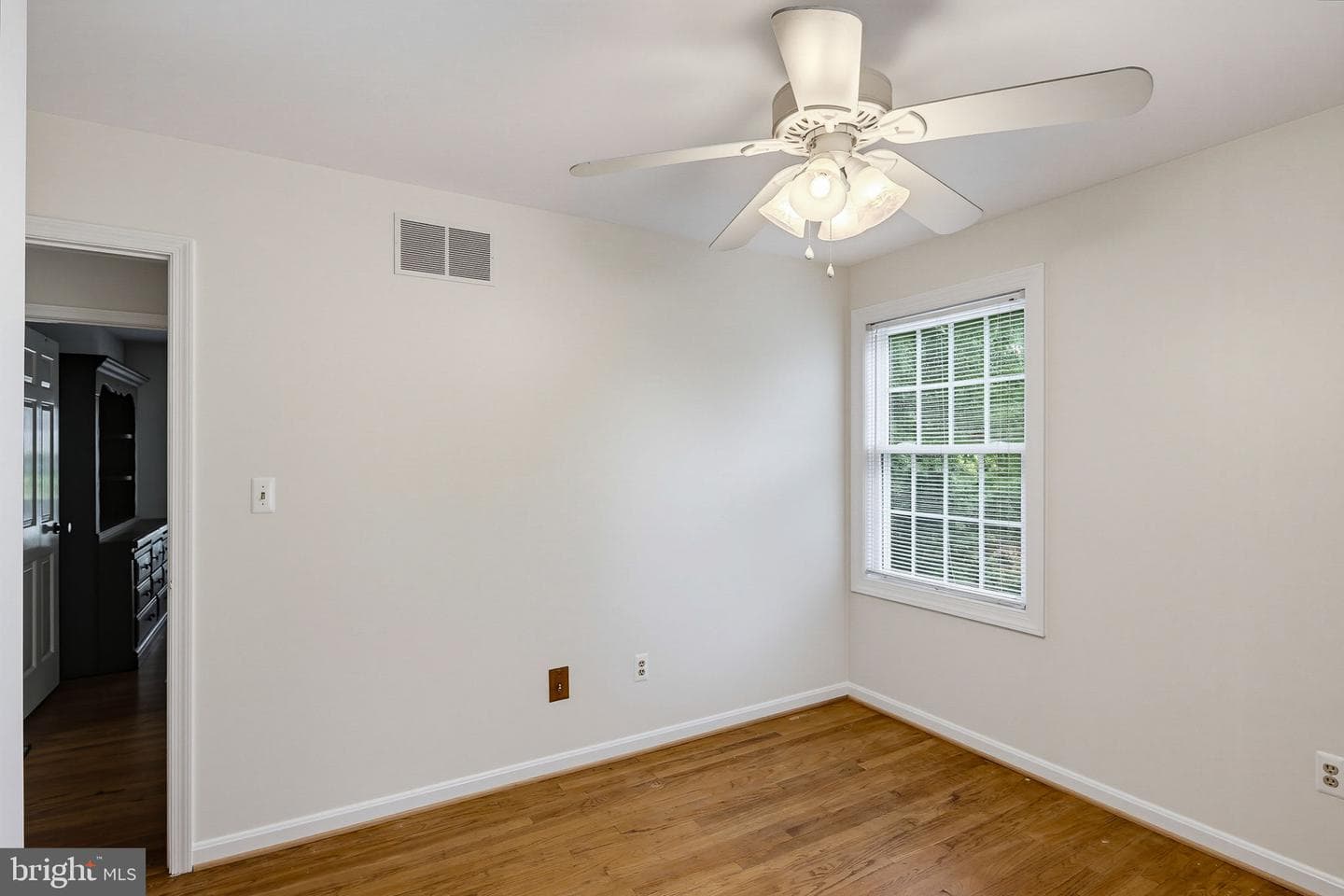 605 East Court photo 24