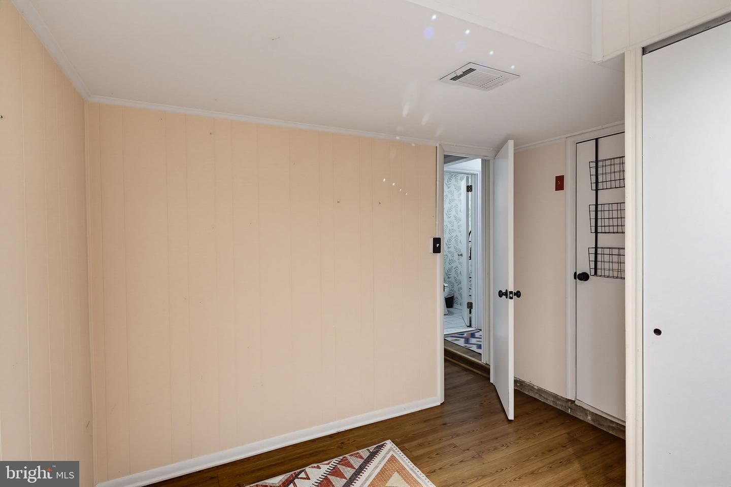 605 East Court photo 32