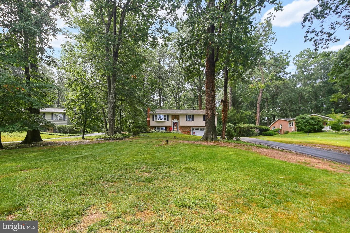 605 East Court photo 35
