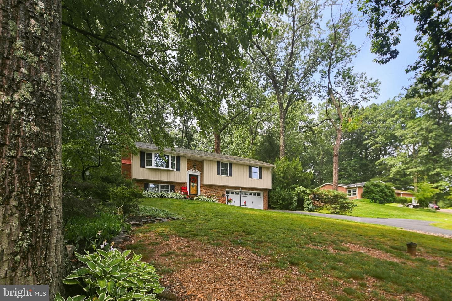 605 East Court photo 37