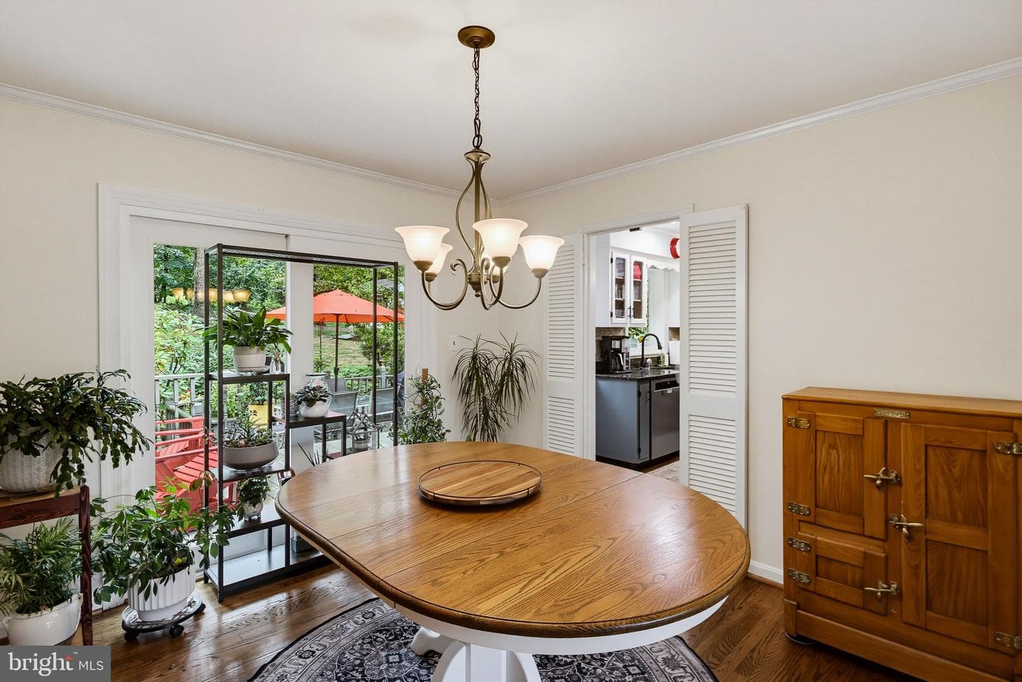 605 East Court photo 6
