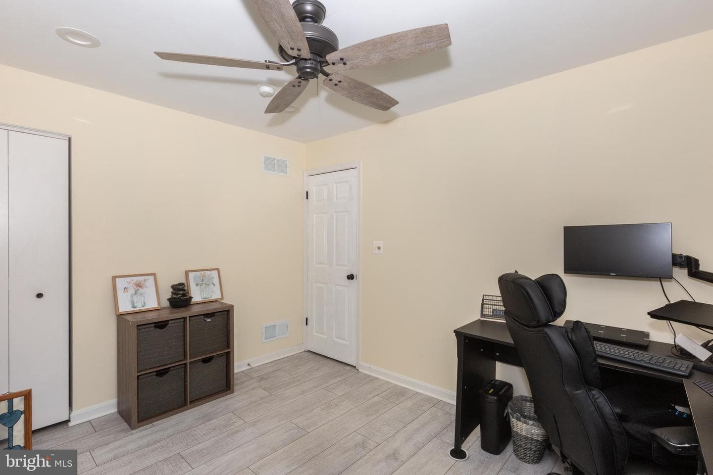 213 Roth Avenue photo 23