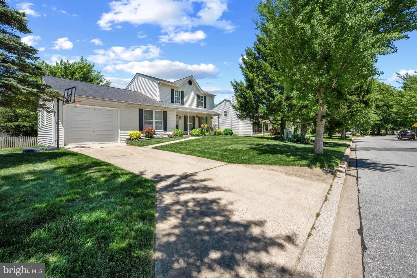 718 Spotters Ct, Hampstead