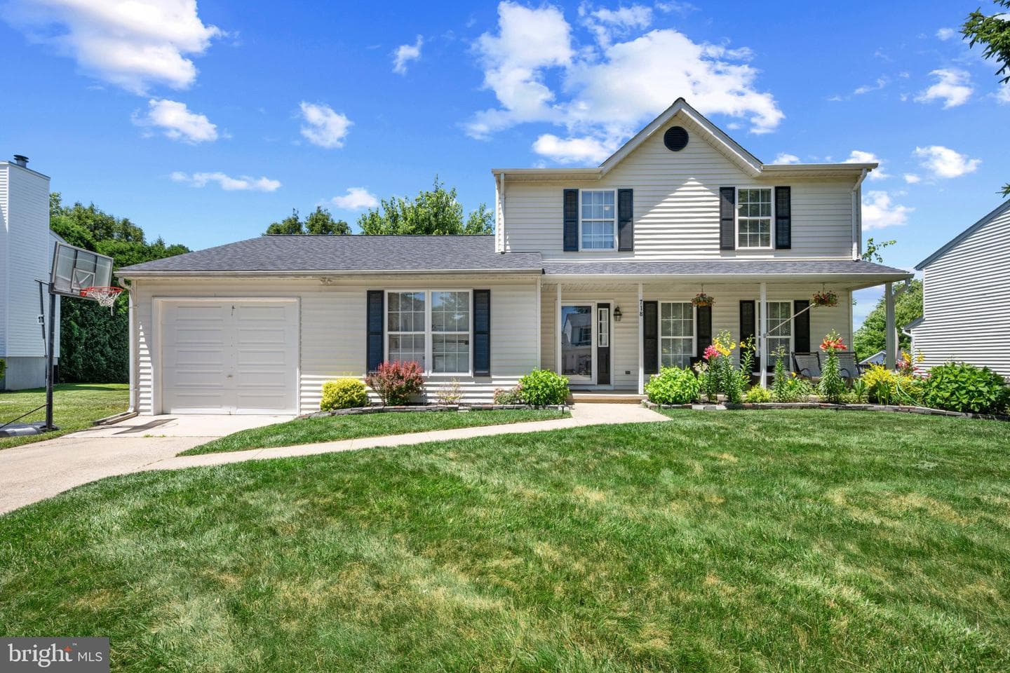 718 Spotters Ct, Hampstead
