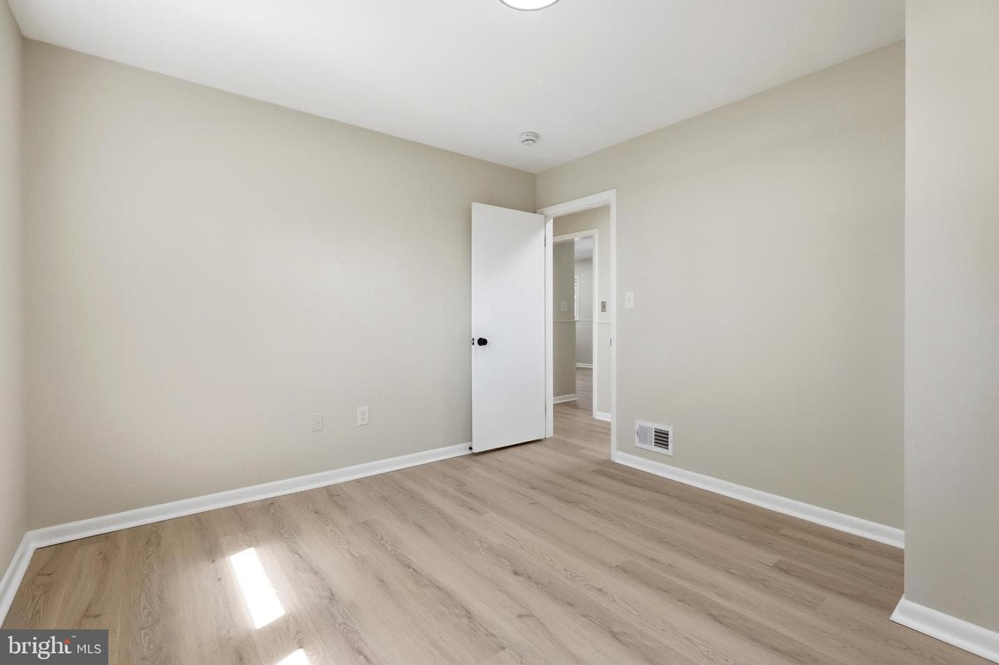 6330 Freedom Avenue photo 19