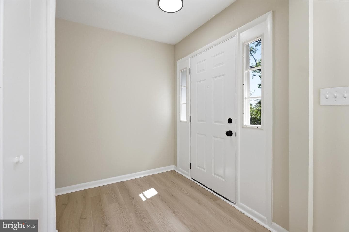 6330 Freedom Avenue photo 7