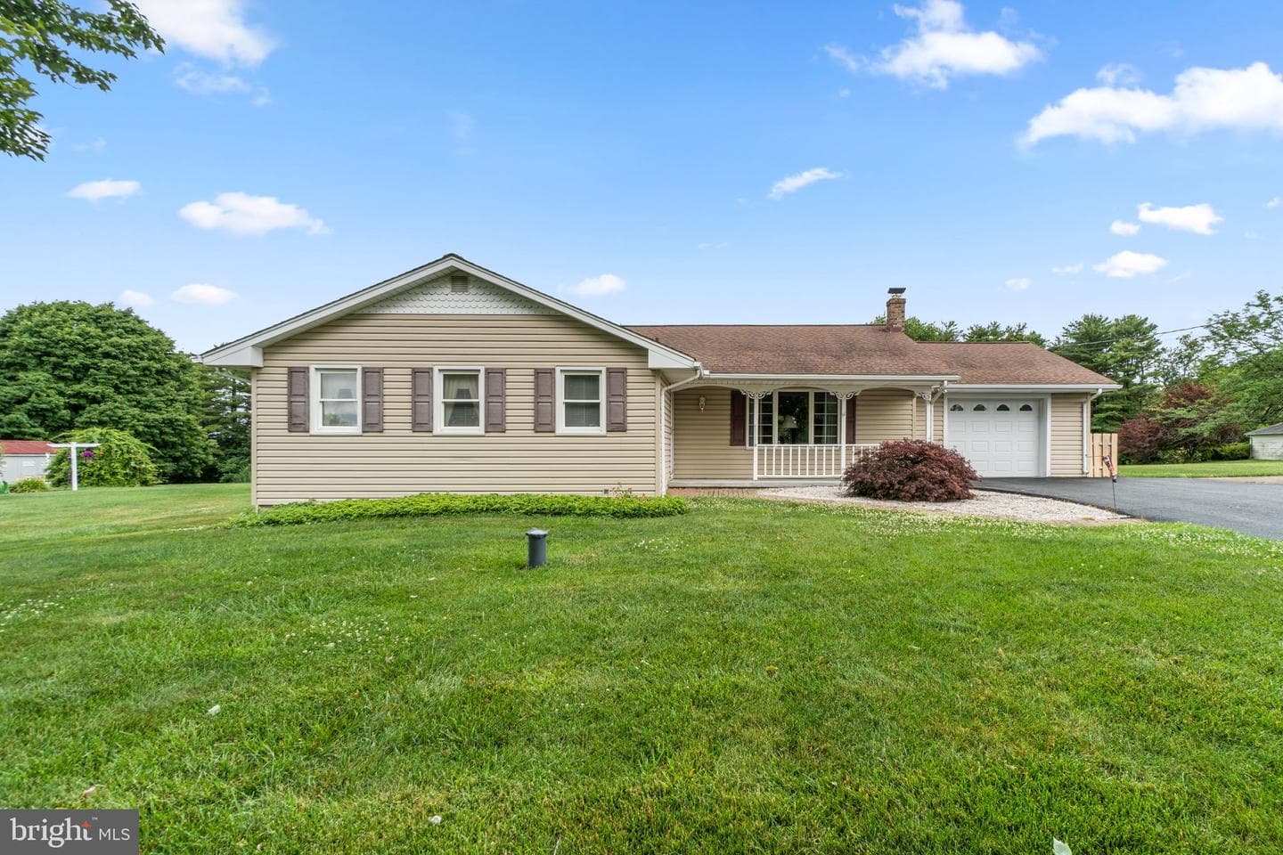 557 Oak Tree Road photo 1