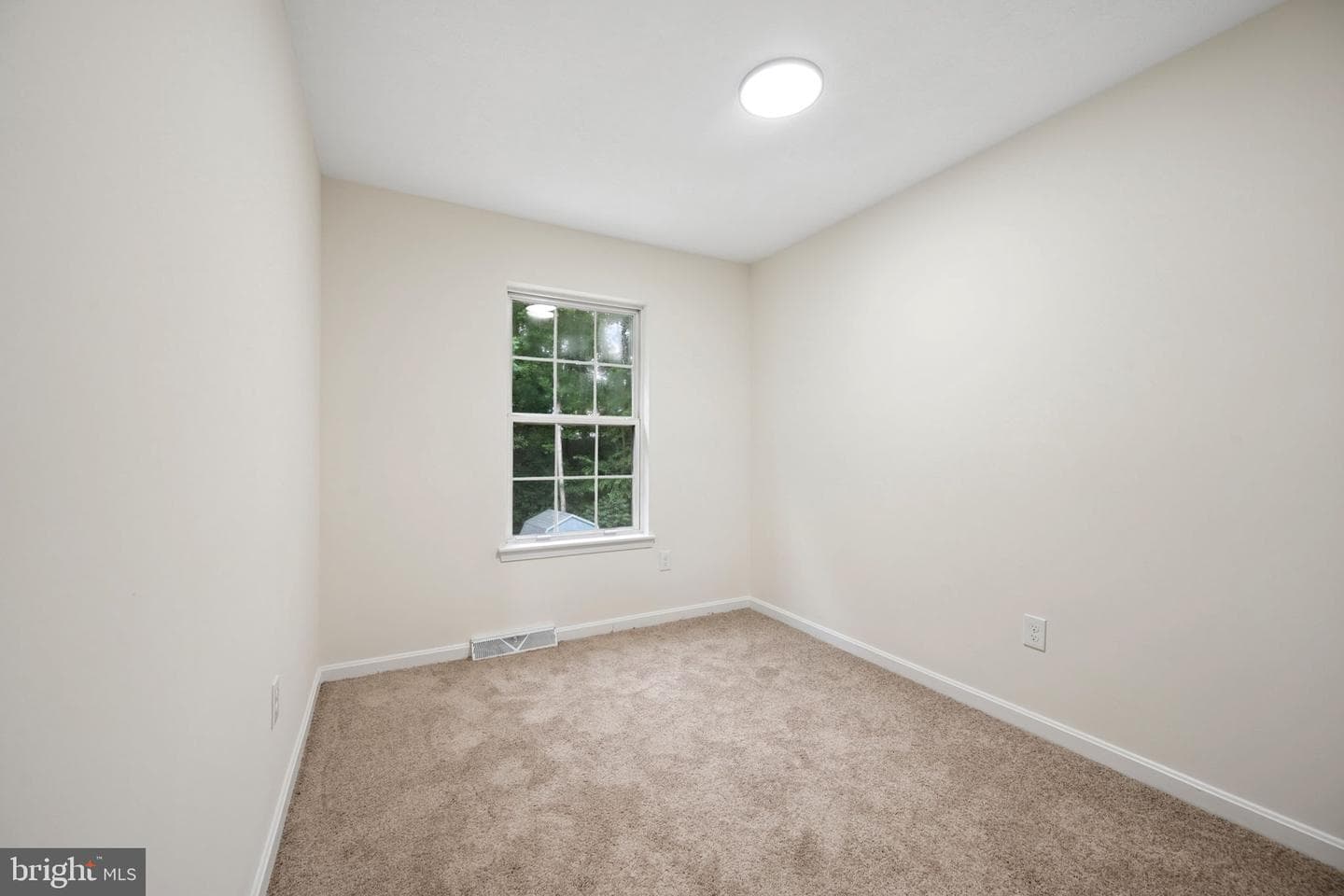 440 Silver Court photo 24