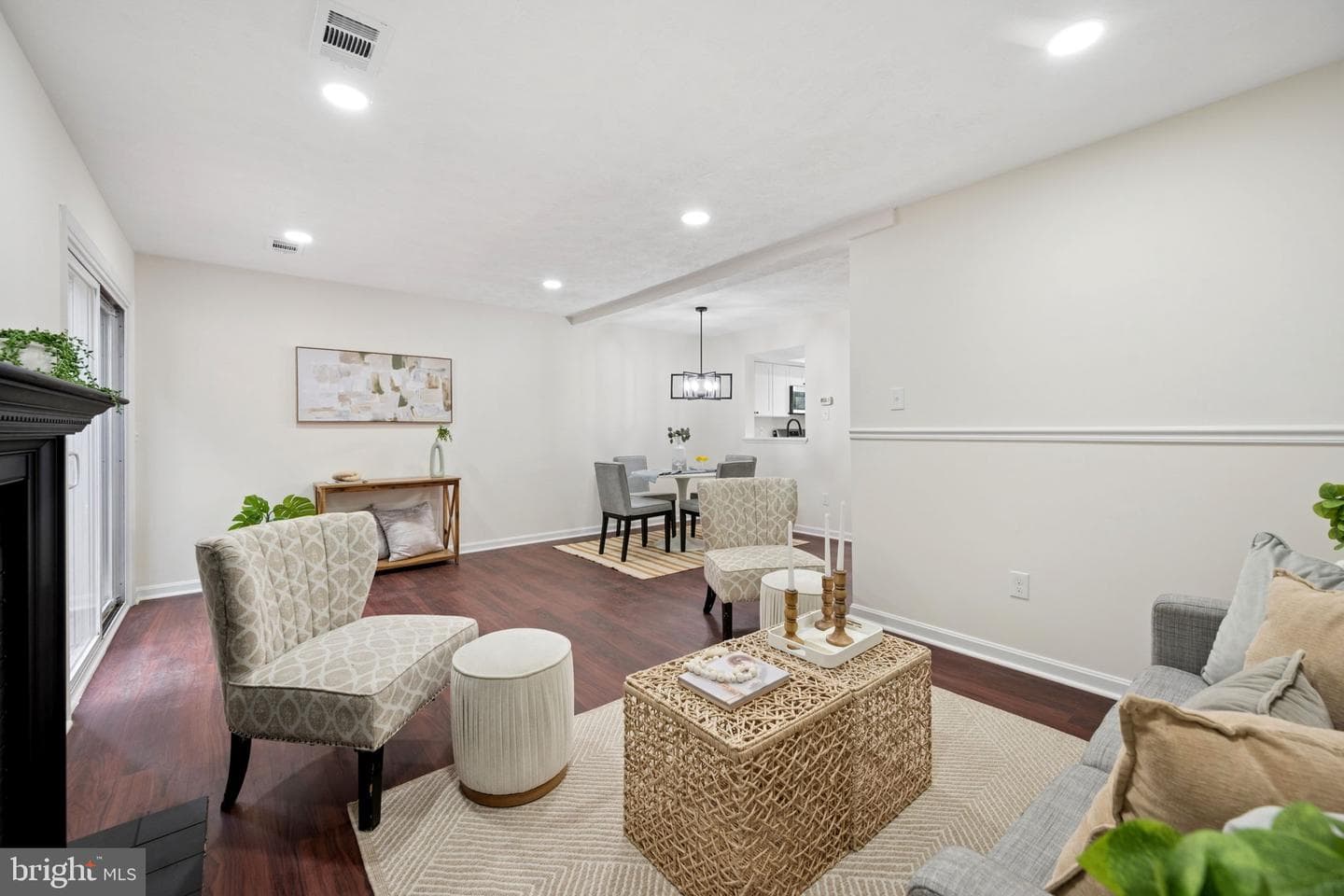 440 Silver Court photo 4
