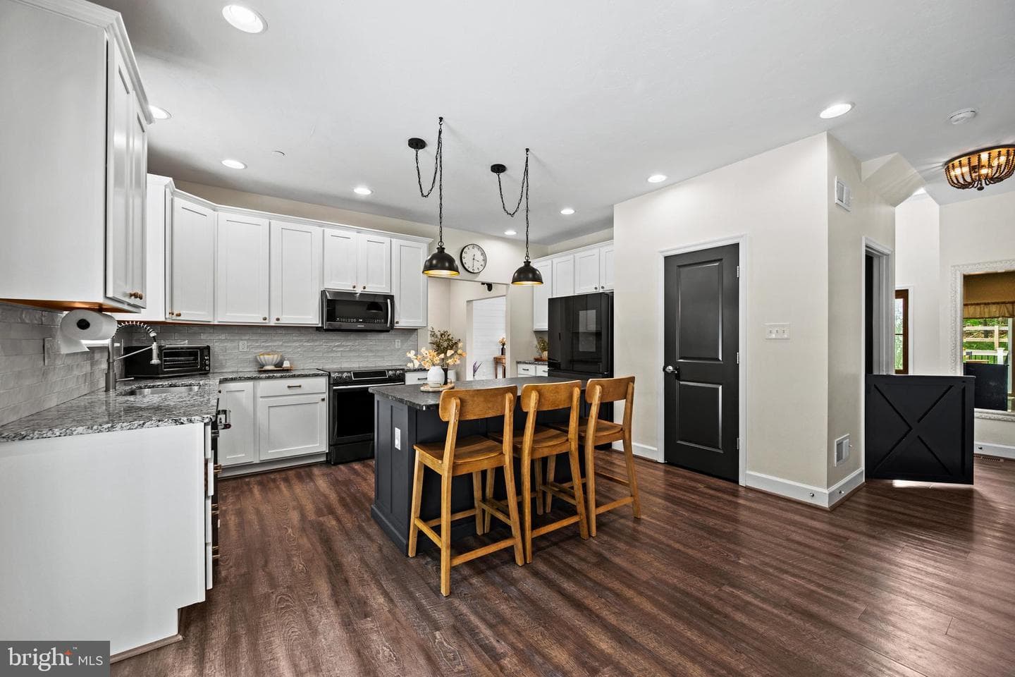 3270 Pipe Creek View Drive photo 16