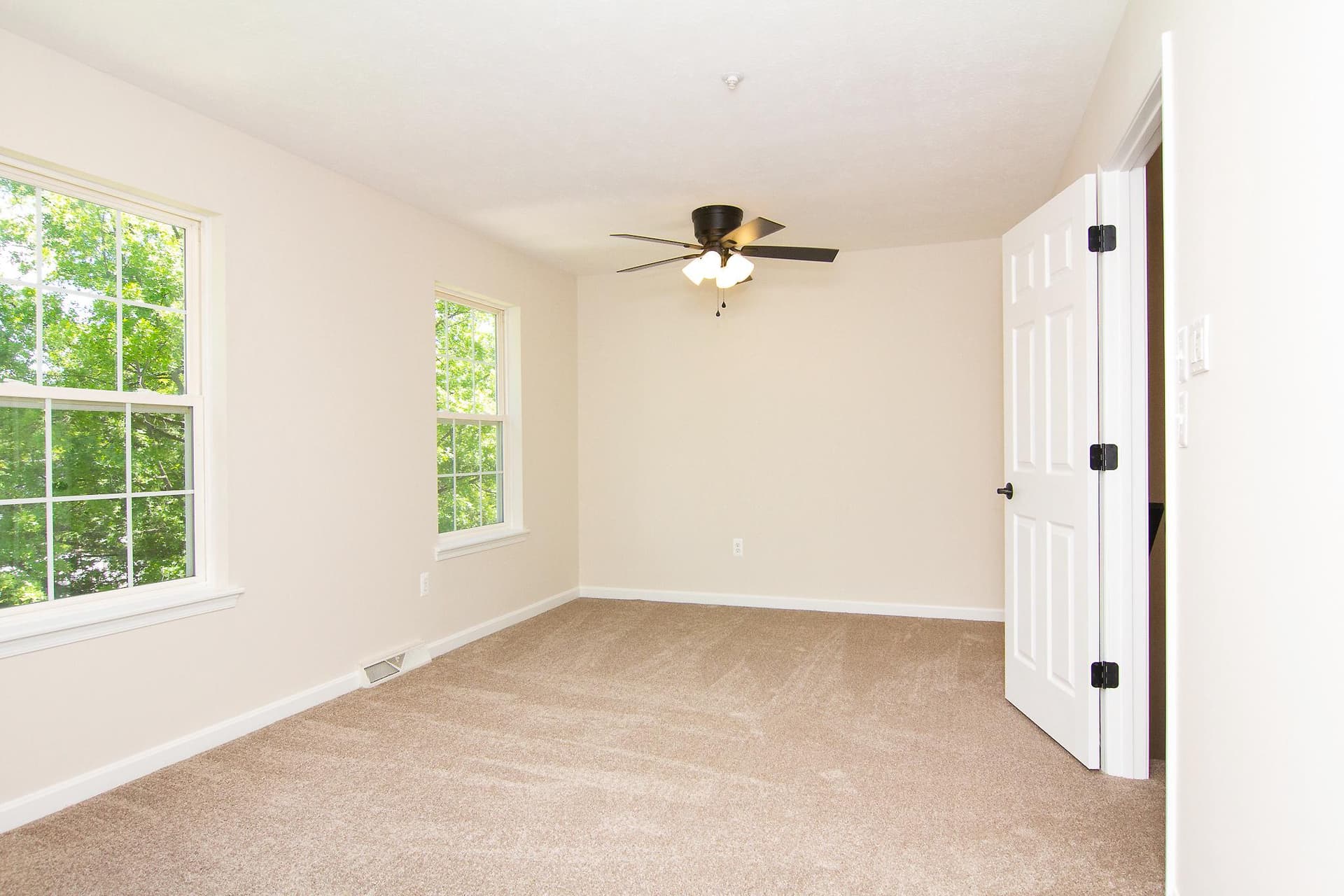 647 Windsor Drive photo 18