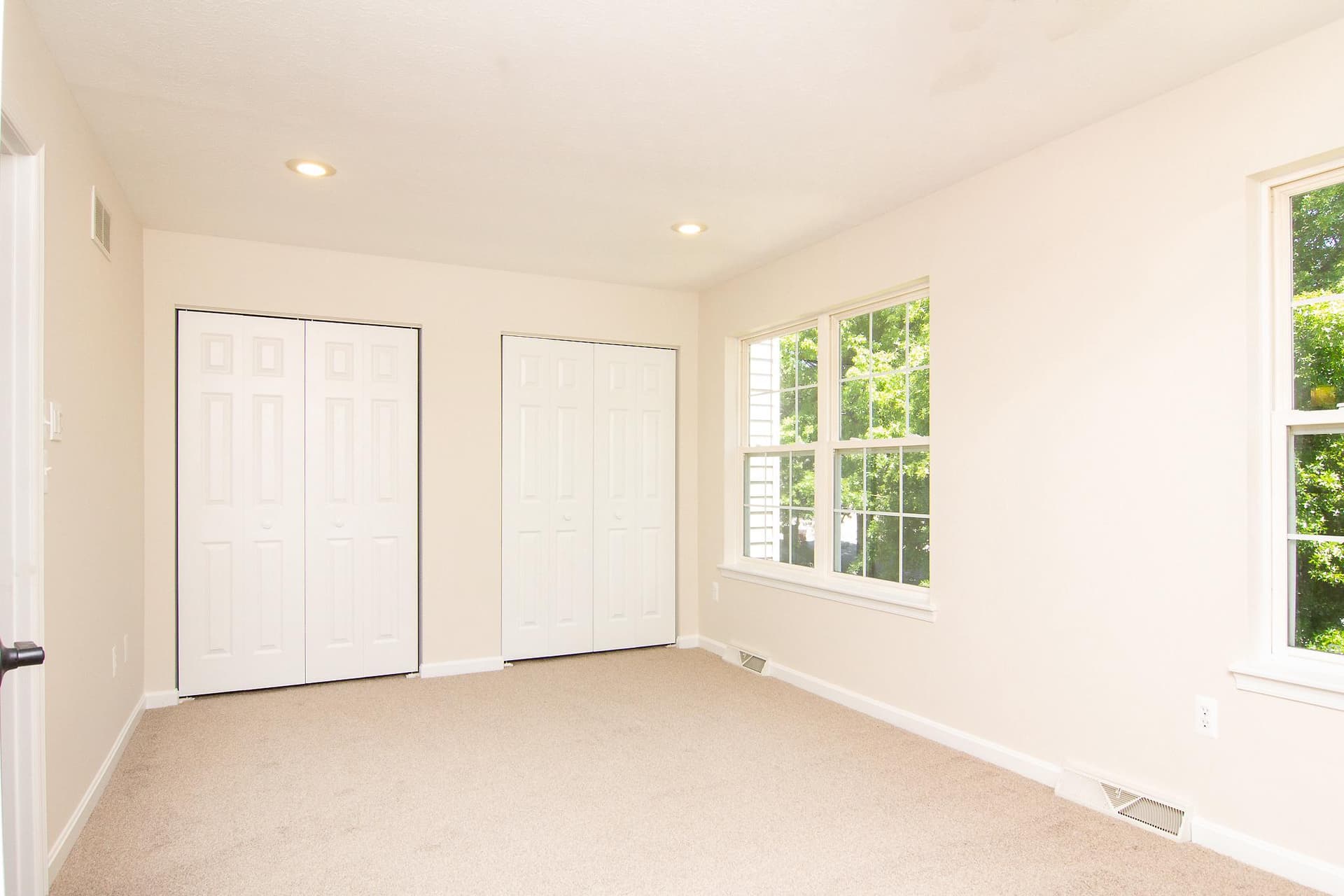 647 Windsor Drive photo 20