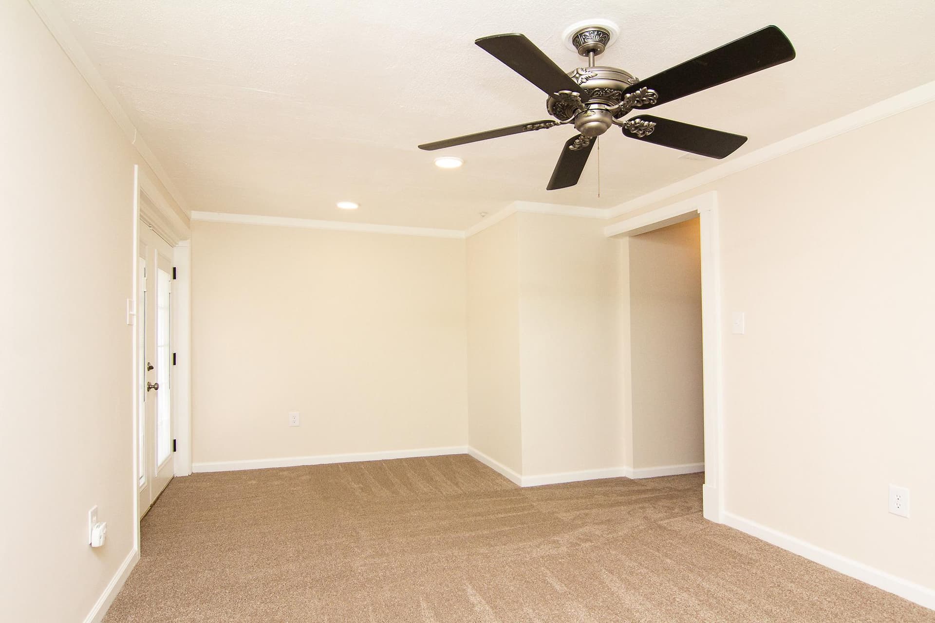647 Windsor Drive photo 28