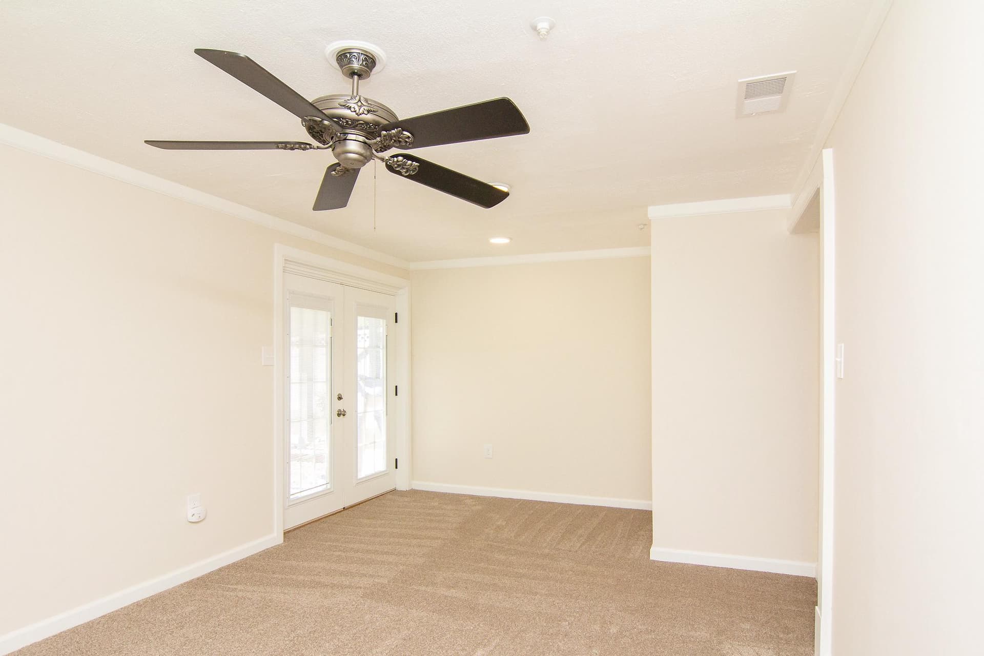 647 Windsor Drive photo 29