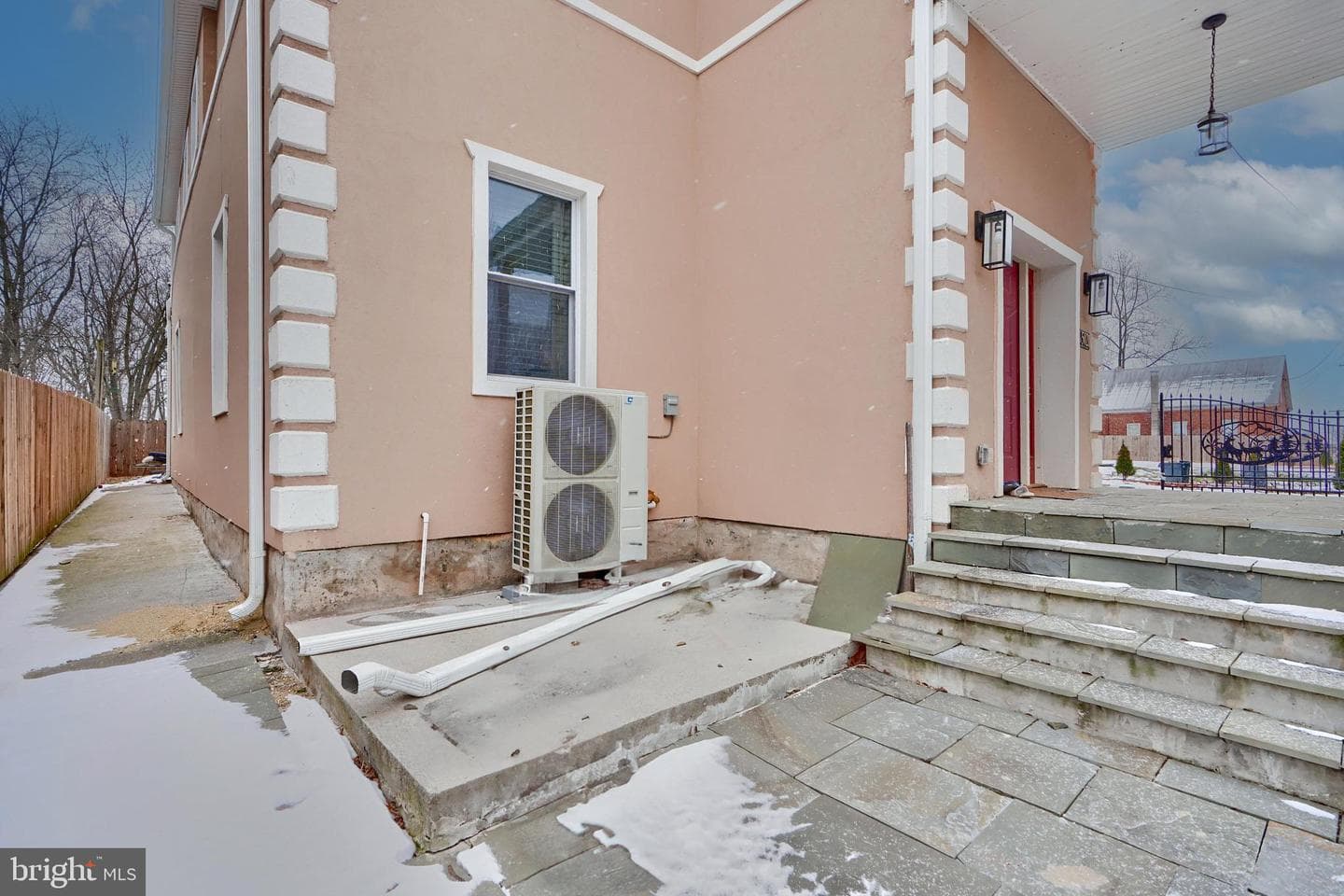 5021 Harney Road photo 3