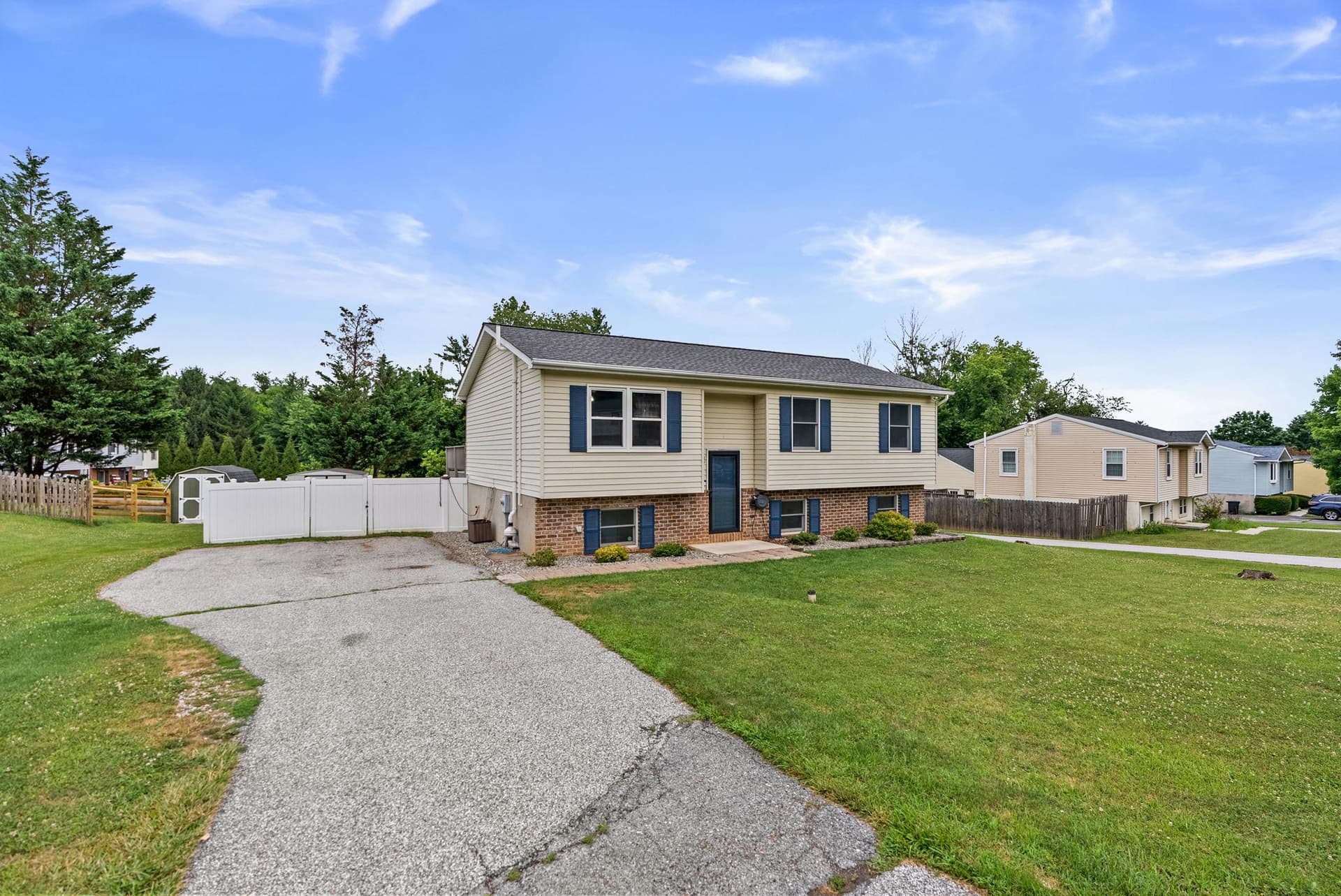 2908 Michelle Road photo 3