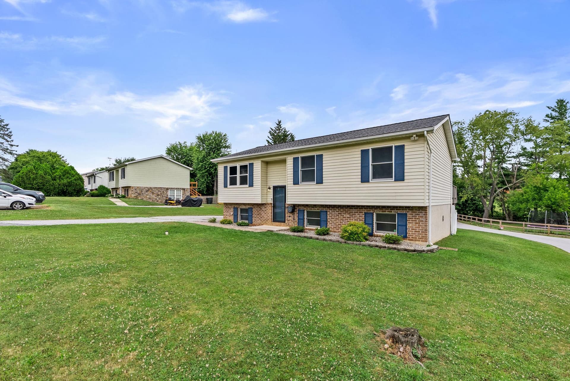2908 Michelle Road photo 4