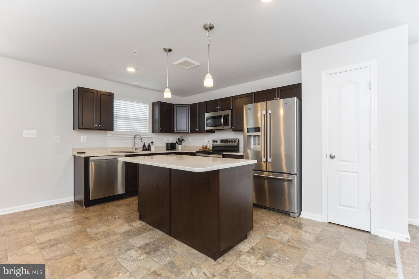 300 Carbine Street photo 5