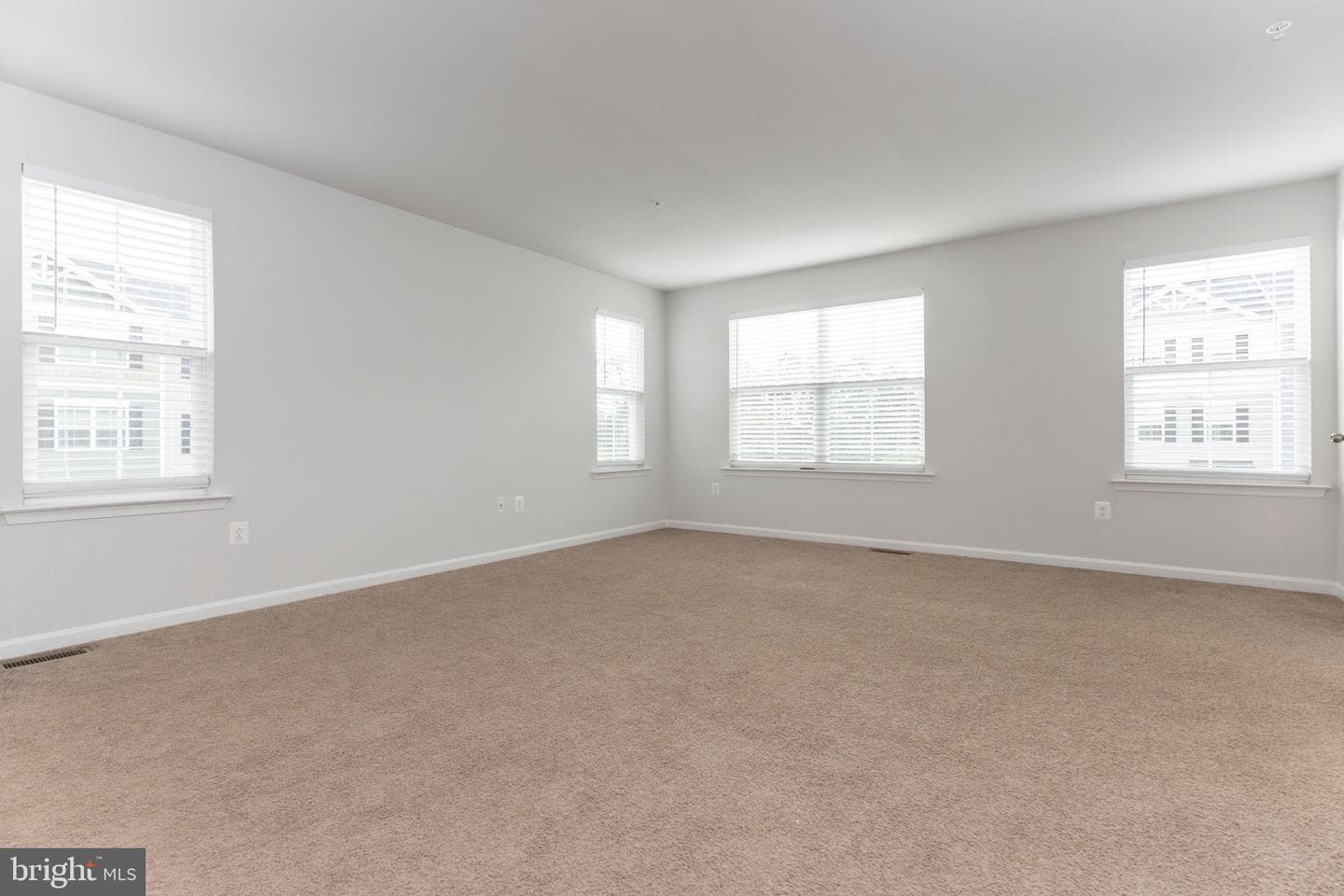 300 Carbine Street photo 8