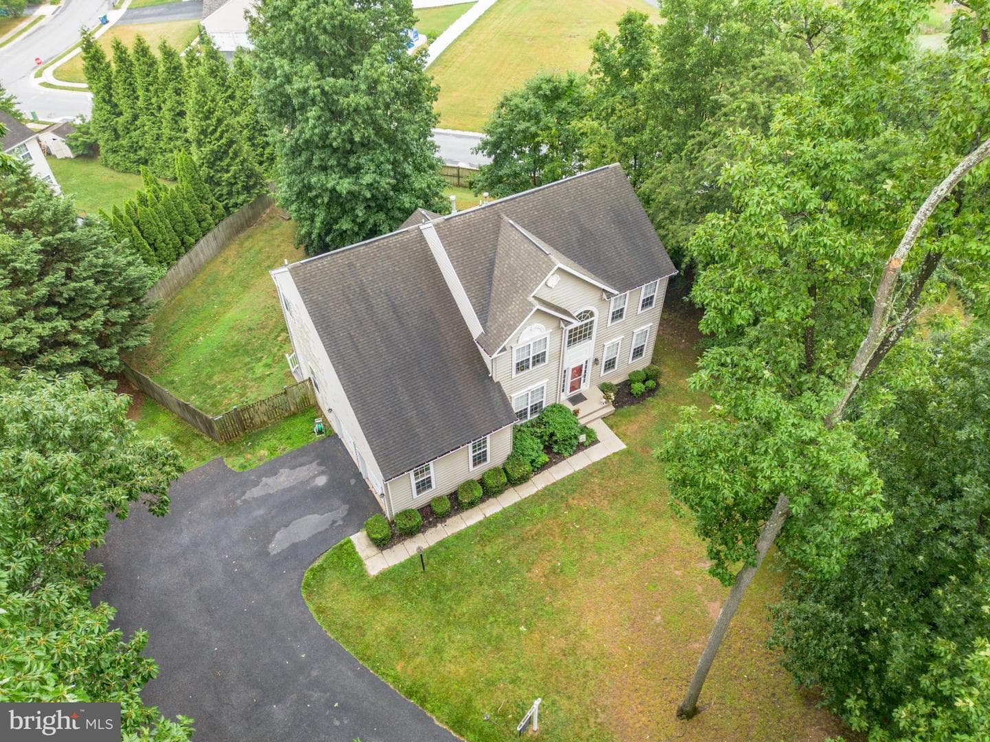 2805 Ridgeleigh Court photo 2