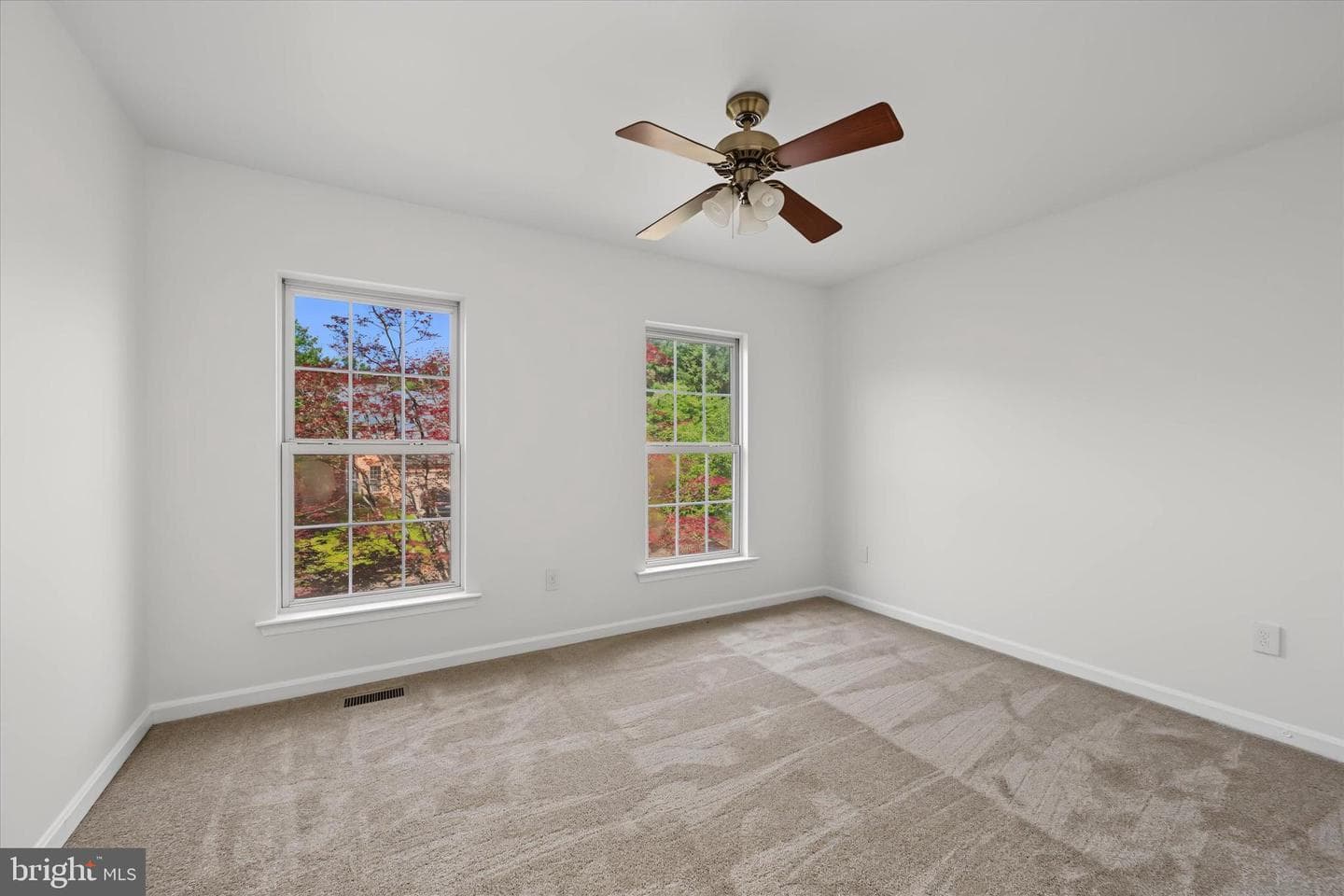 812 Caren Drive photo 24
