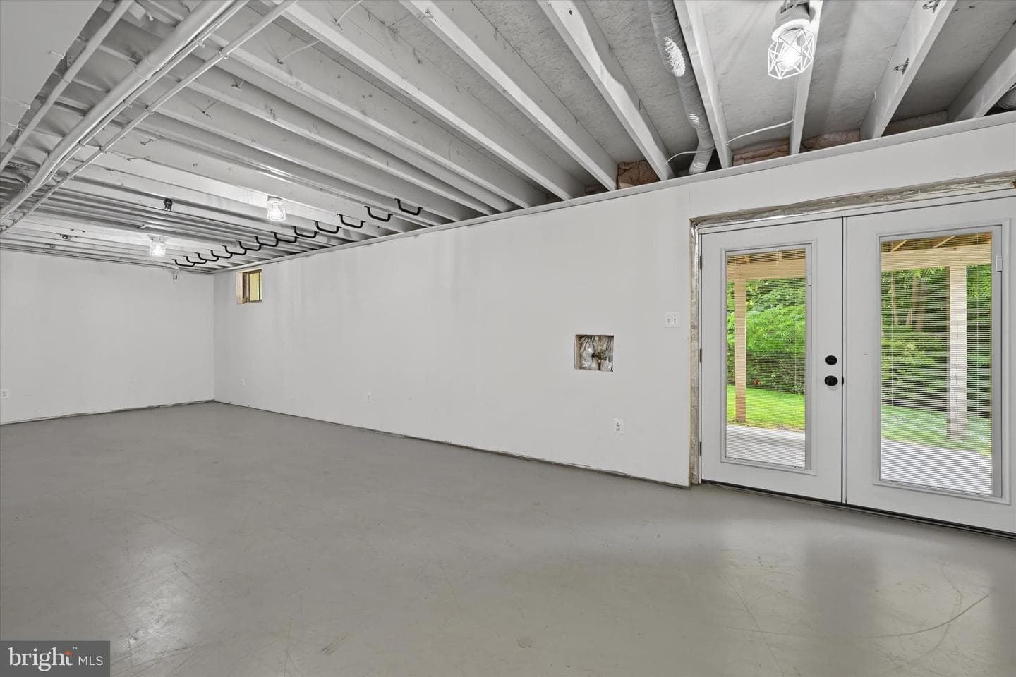812 Caren Drive photo 28