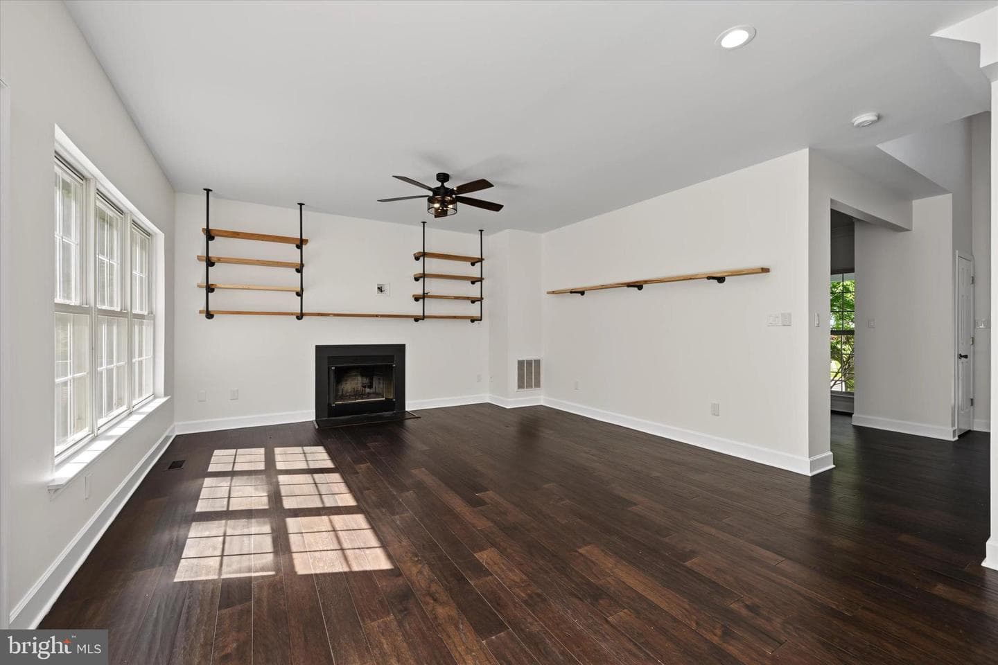 812 Caren Drive photo 9