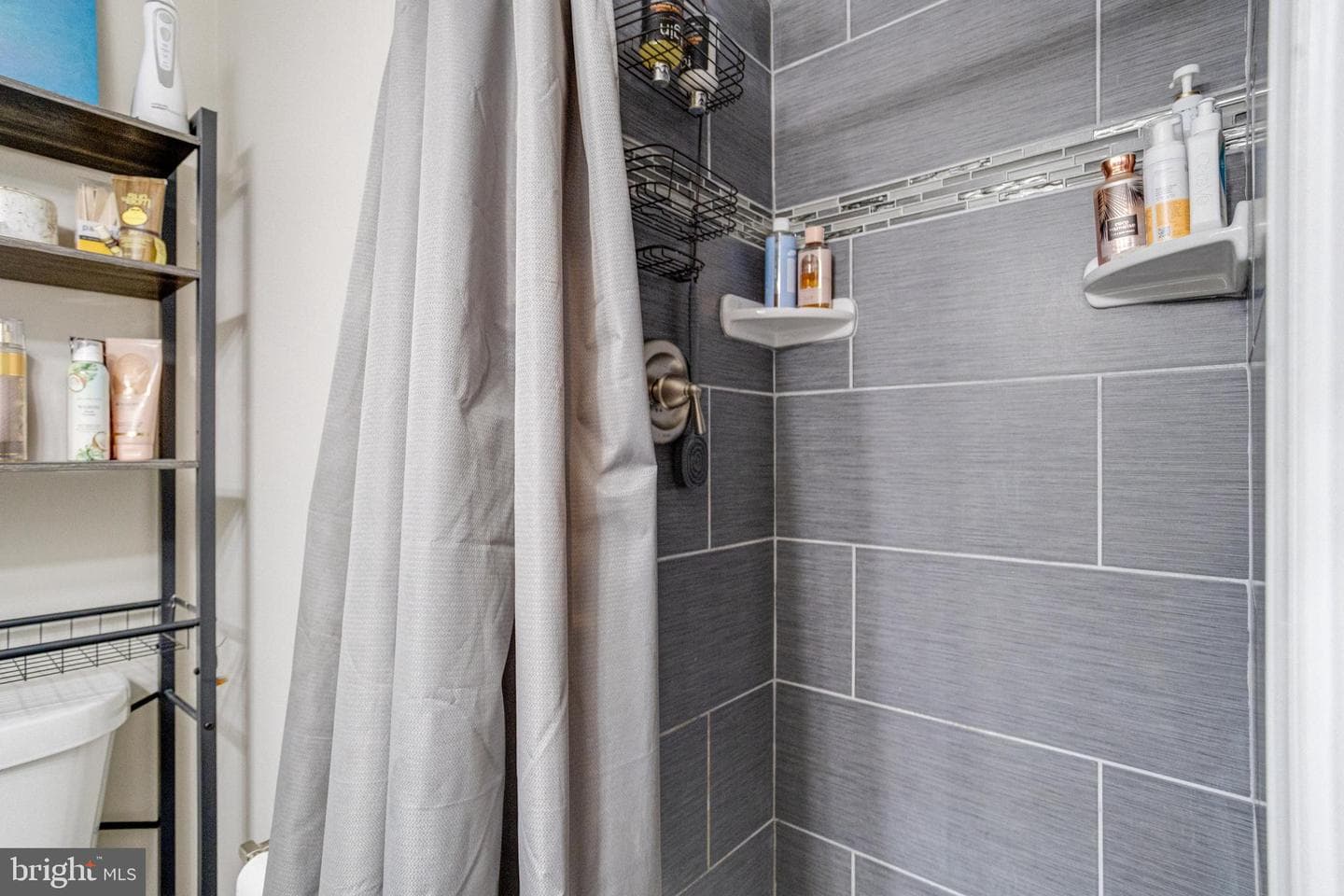 2552 Arthur Avenue photo 42