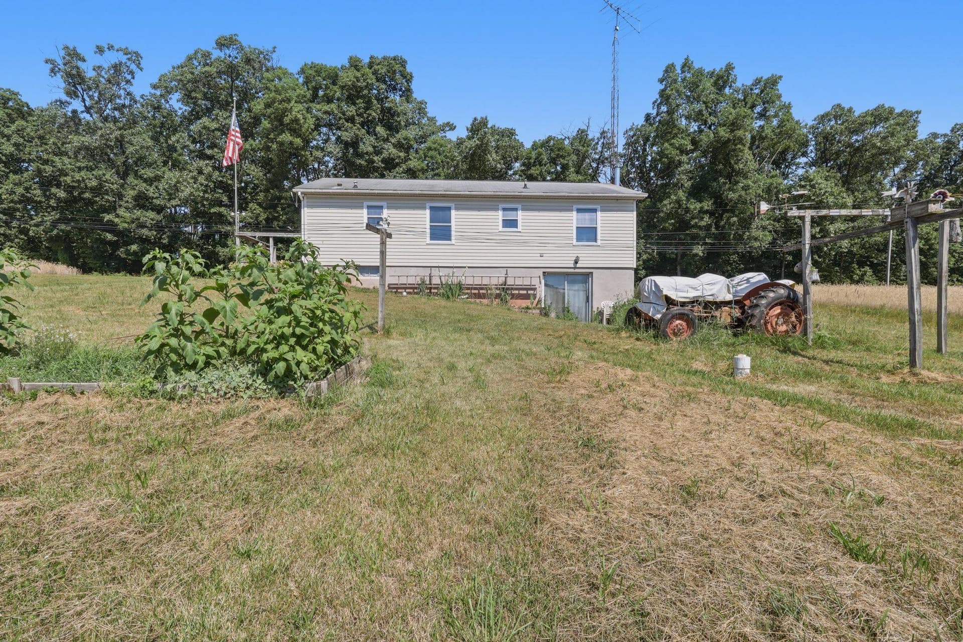 2519 & 2511 Robert Arthur Road photo 40