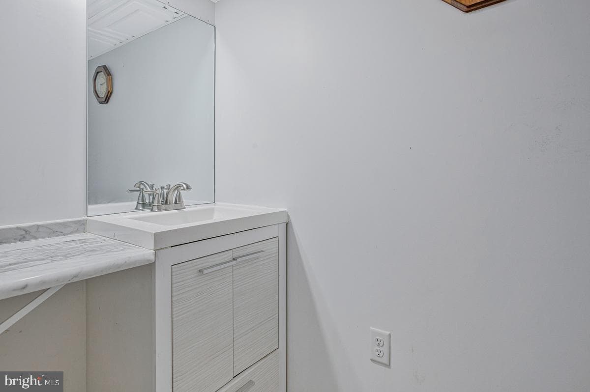 315 College Avenue photo 23