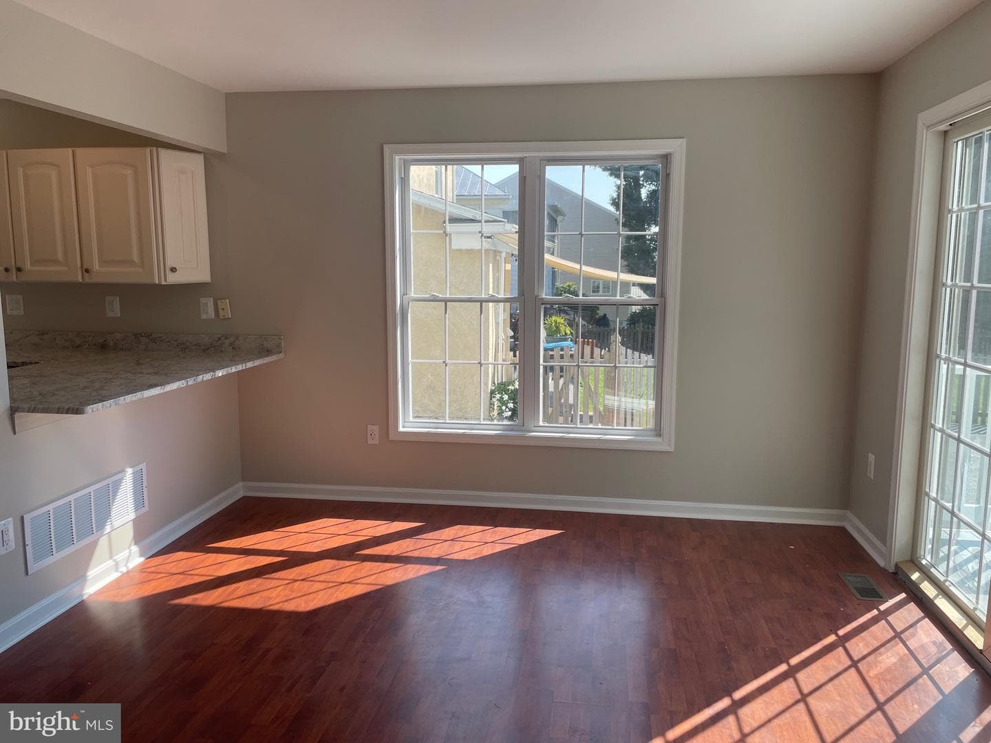 524 Locust Avenue photo 6