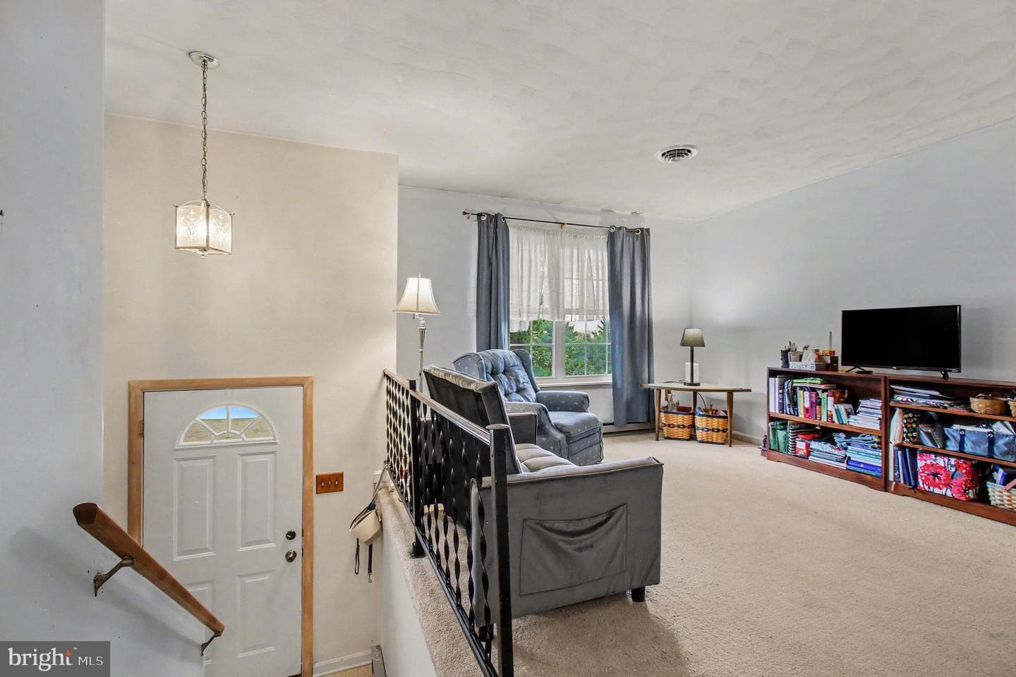 2564 Mindi Drive photo 3