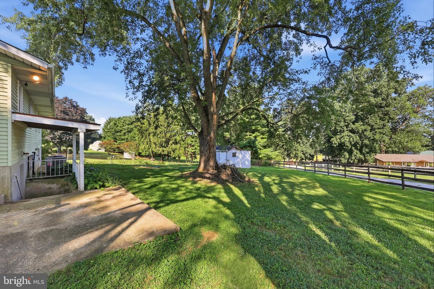 608 Oak Tree Road photo 9