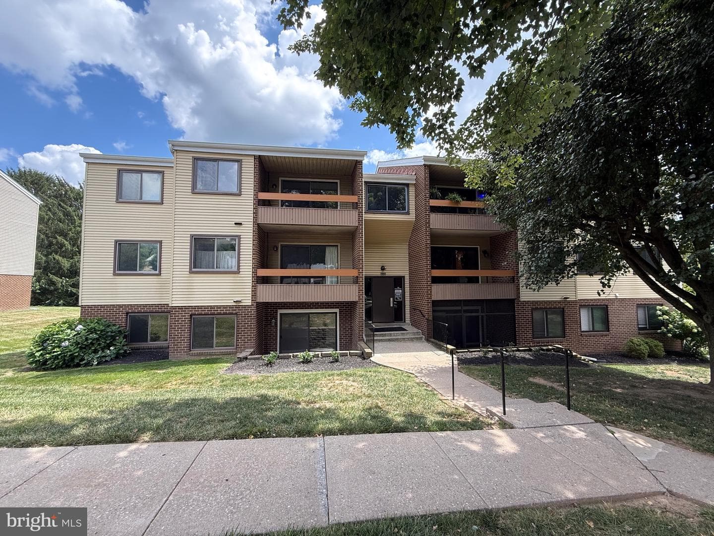 1001 Scarlet Oak Court #2a photo 1
