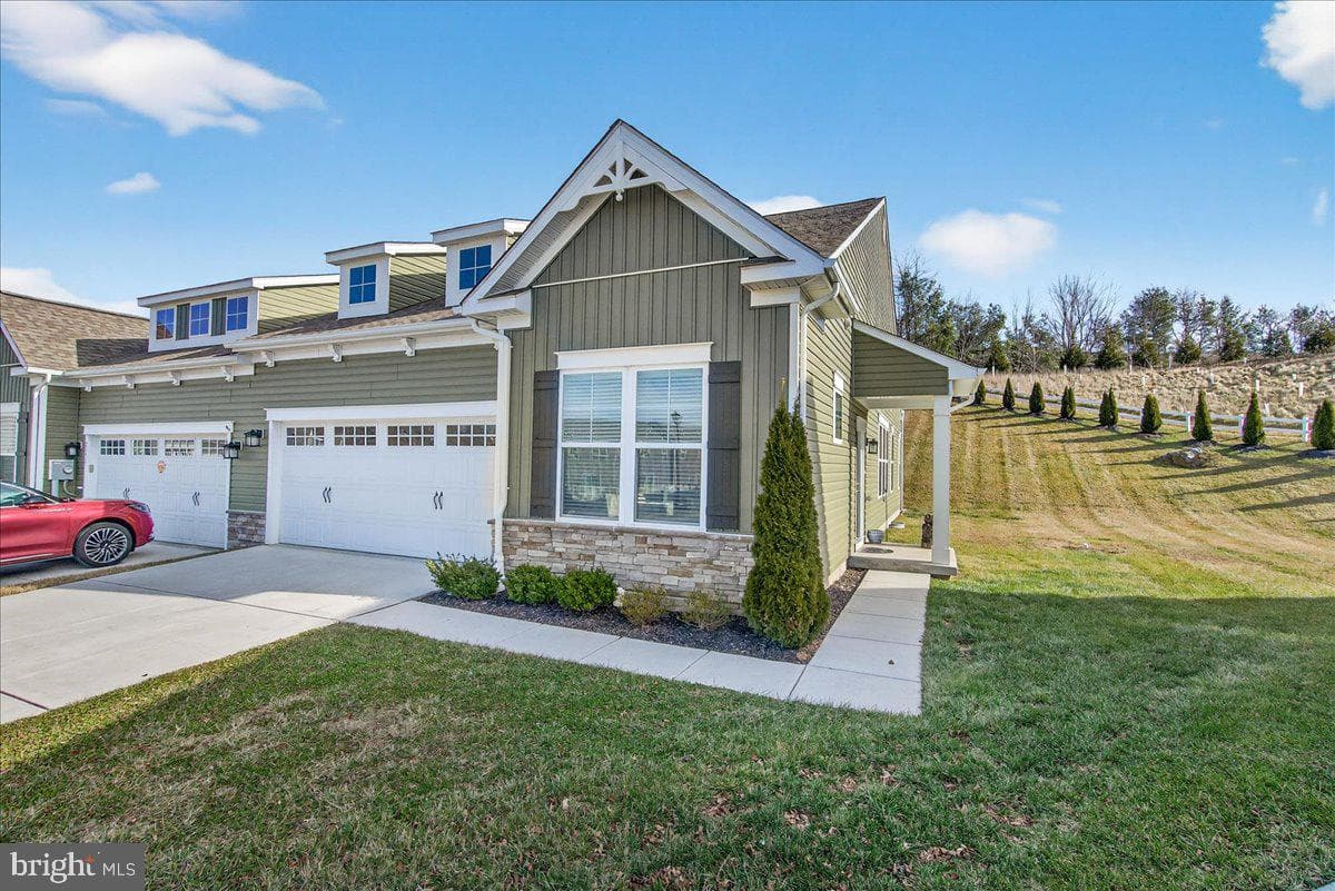 2896 Town View Circle photo 1