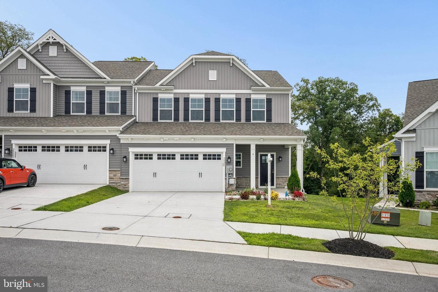 2820 Town View Circle photo 1