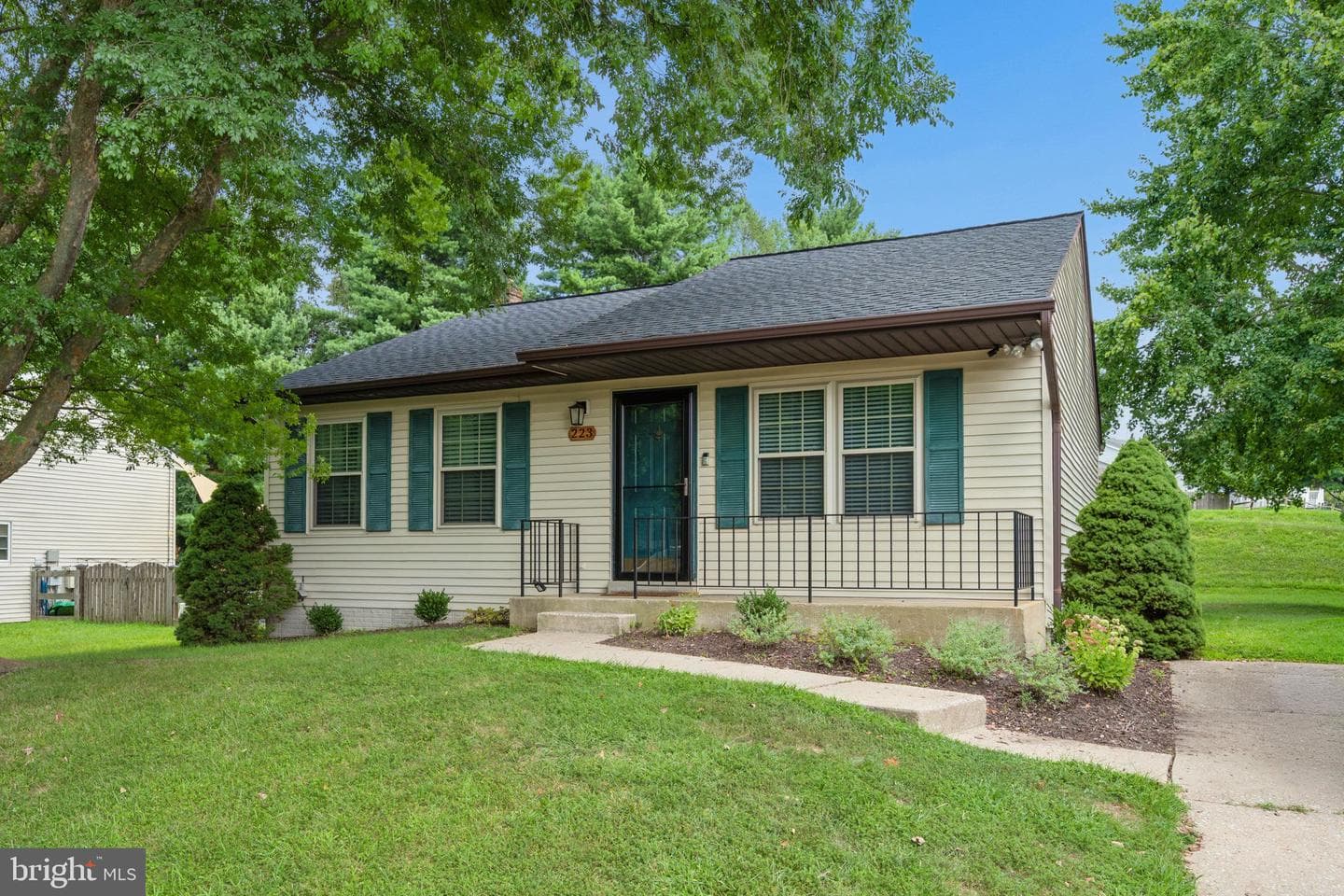 223 Stacy Lee Drive photo 1