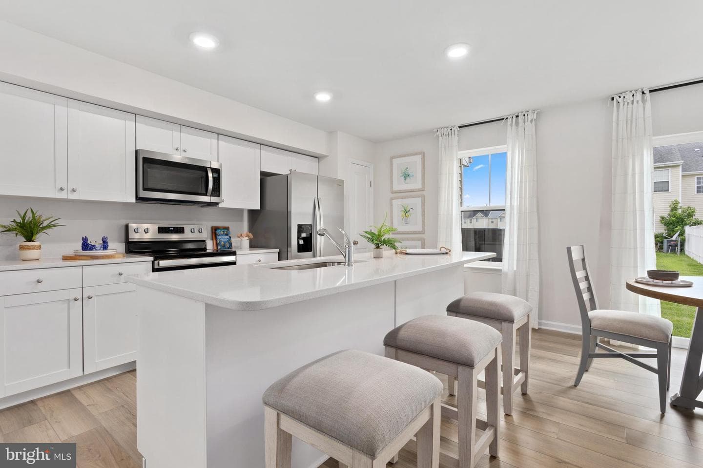 811 Blue Wing Court photo 2