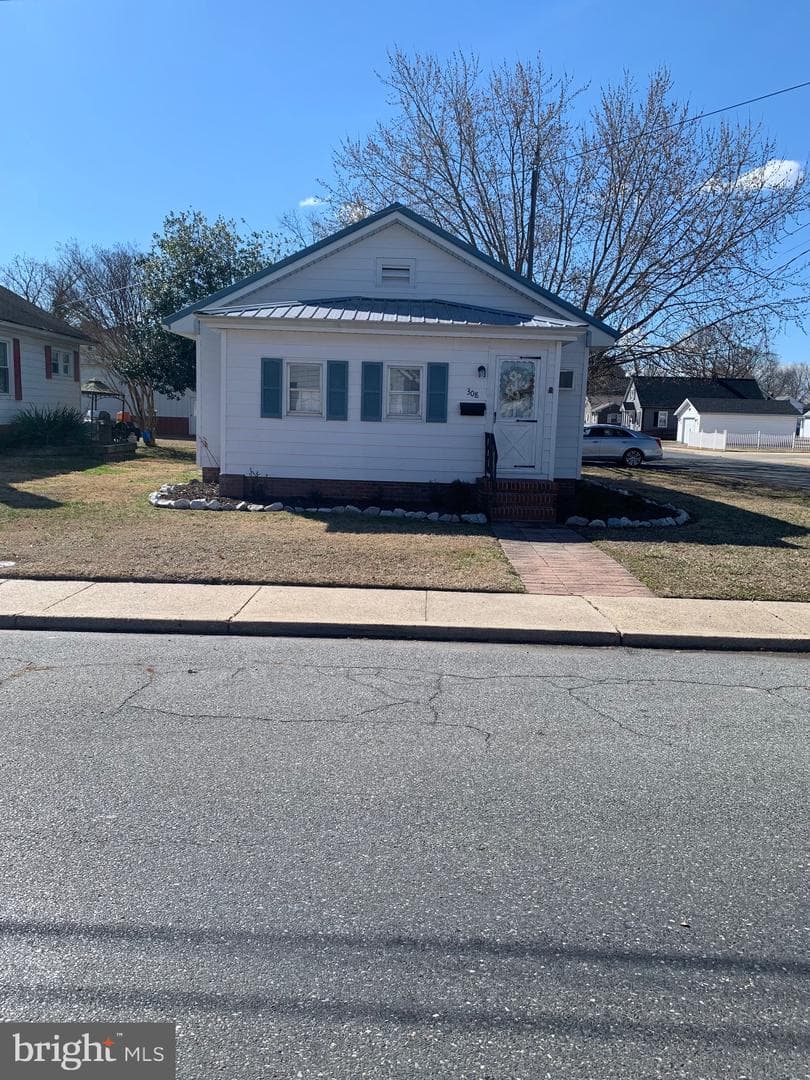 308 Boundary Avenue photo 1