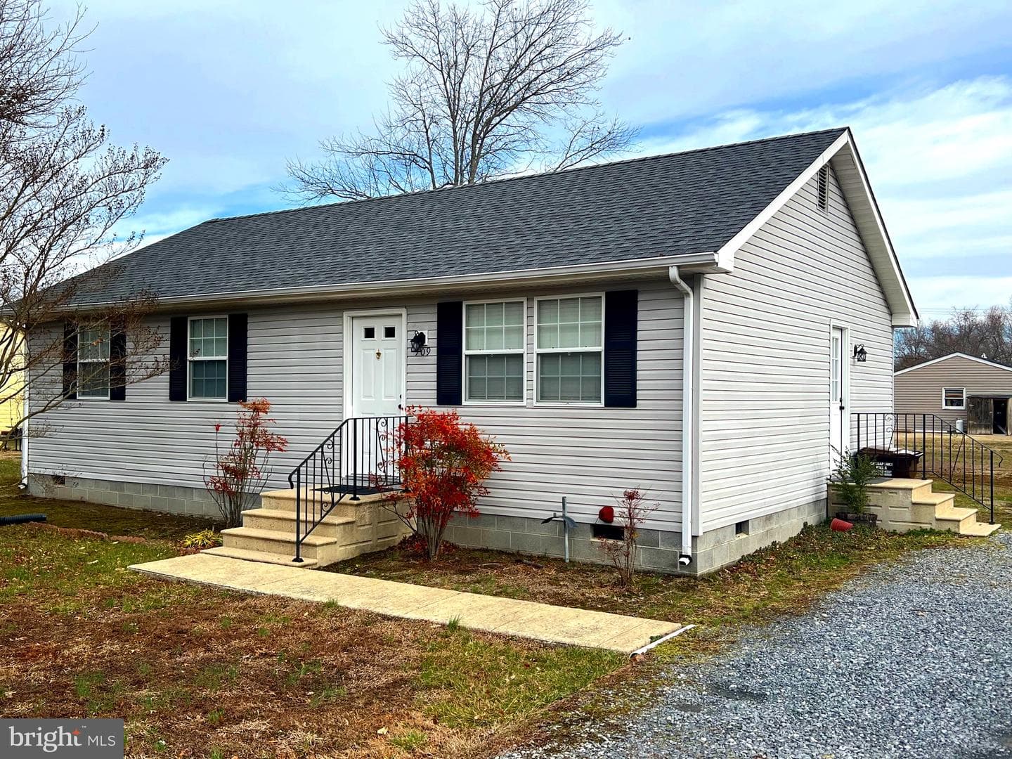 709 Governors Avenue photo 3