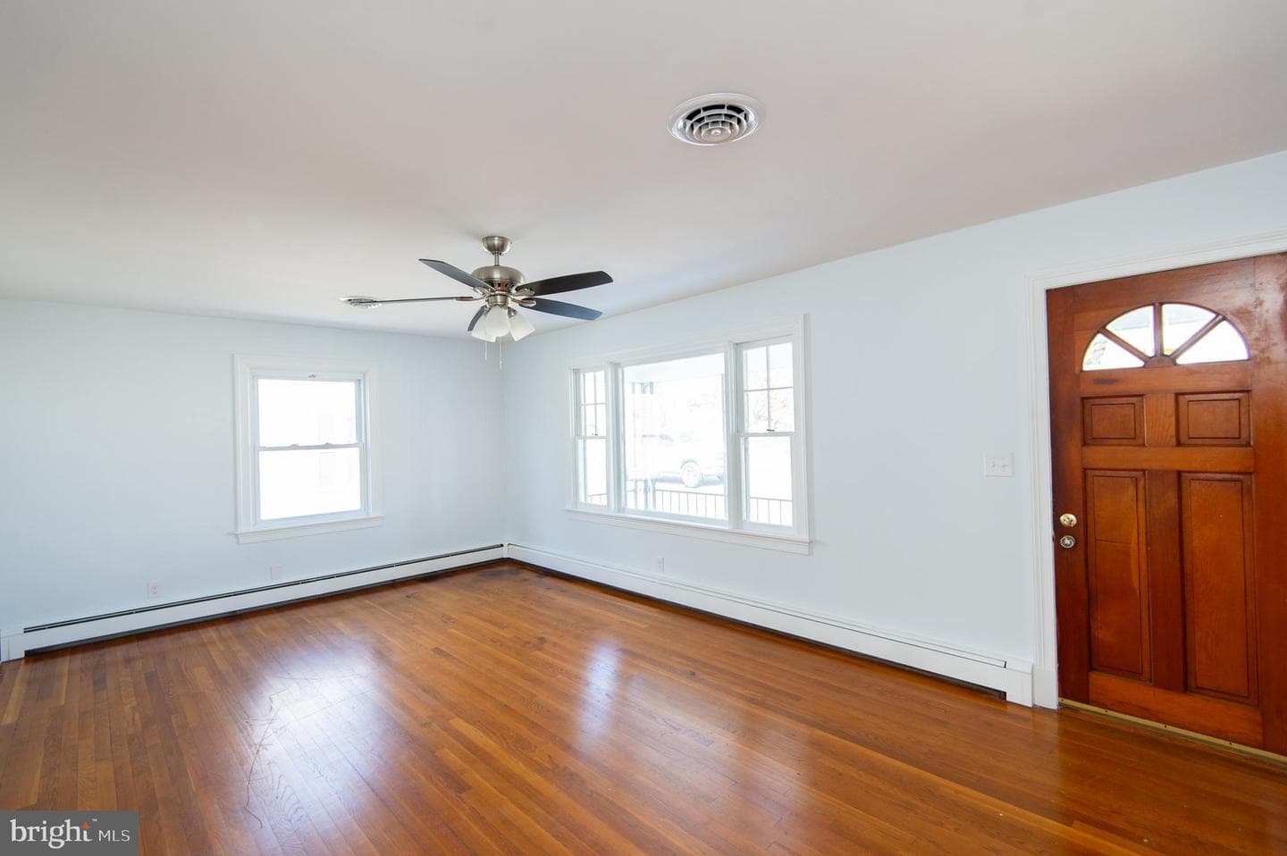 412 E Appleby Avenue photo 5