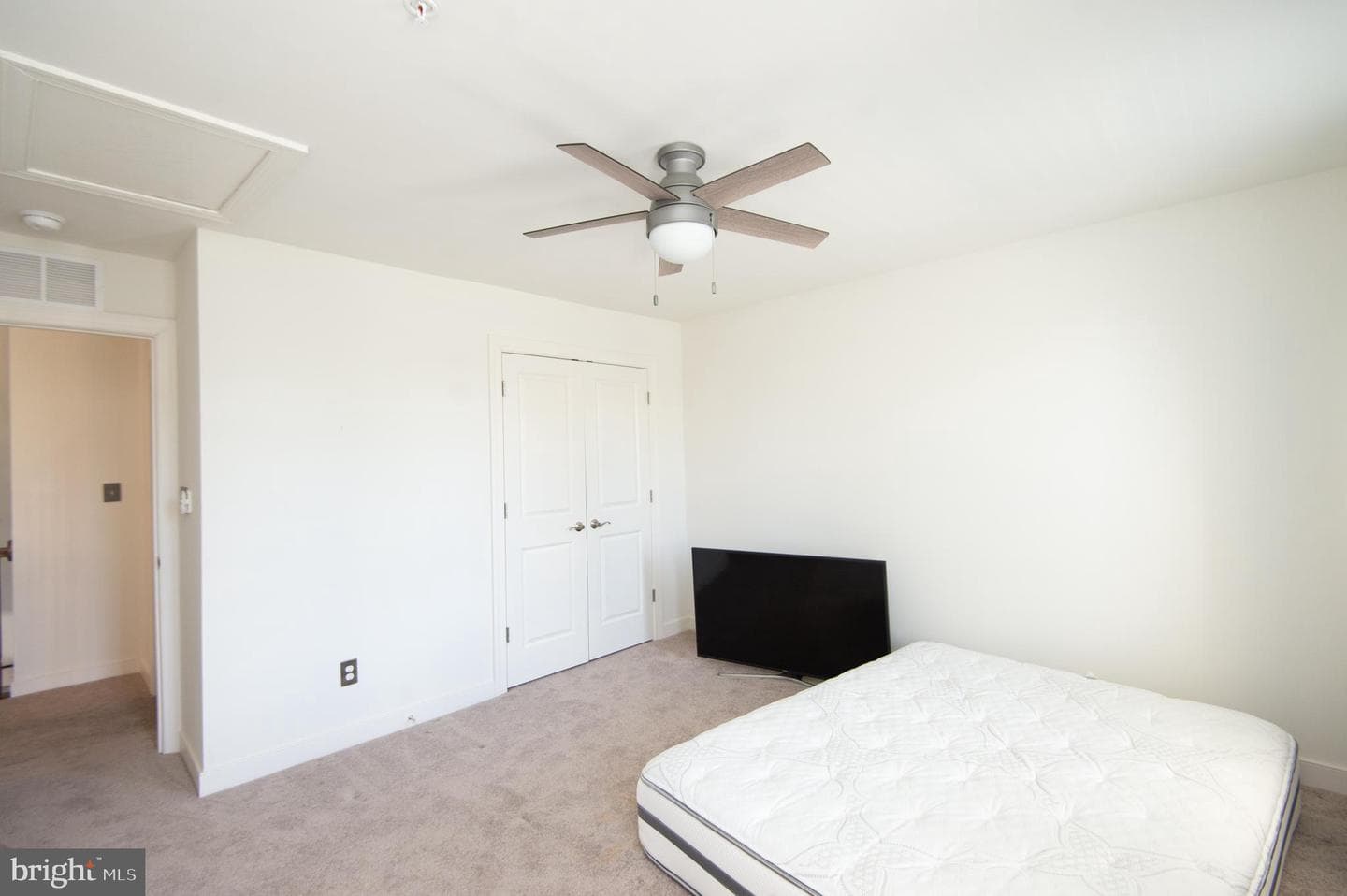 304 Regulator Drive S photo 42