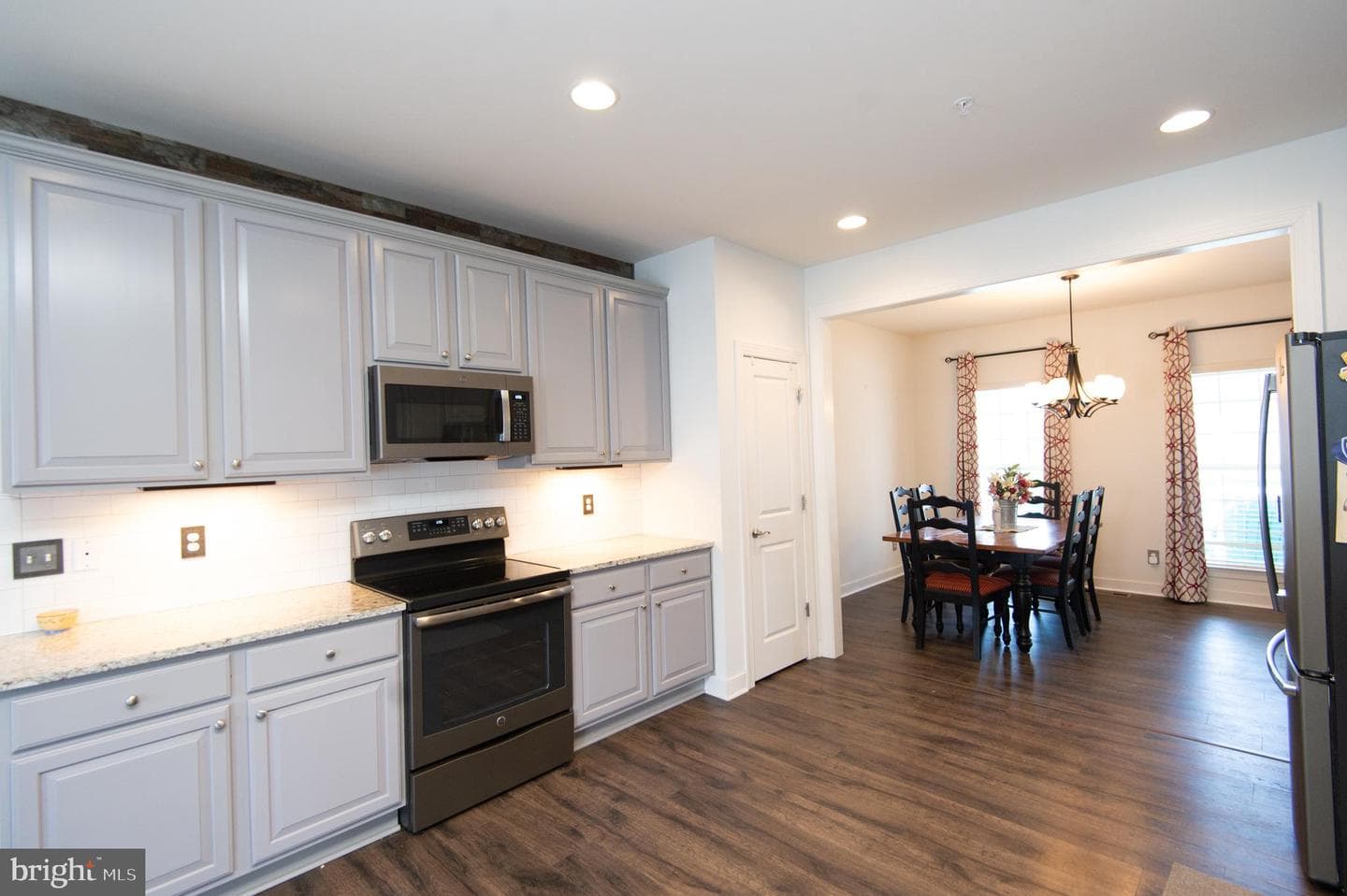 304 Regulator Drive S photo 8