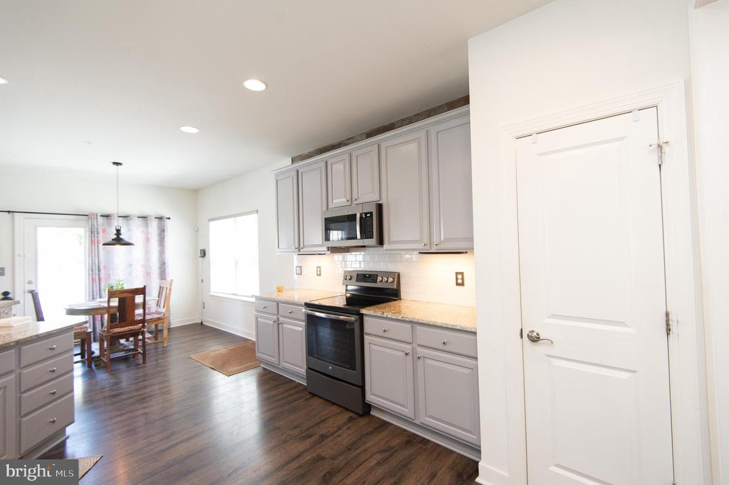304 Regulator Drive S photo 9