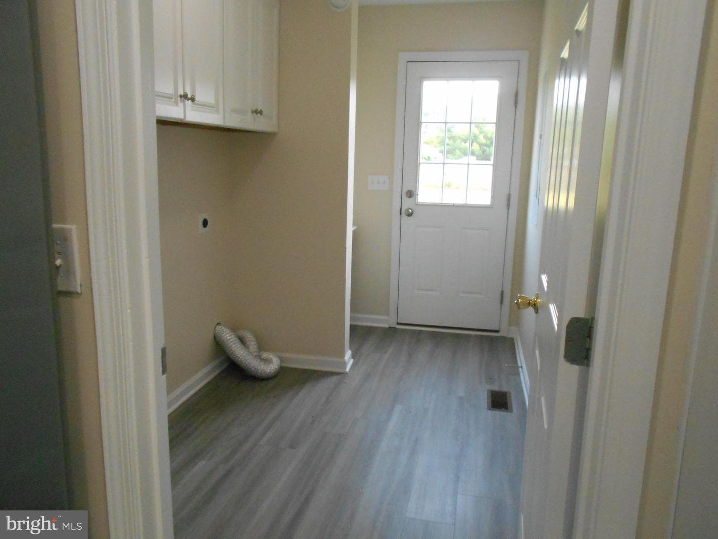 6271 Solomons Circle photo 6