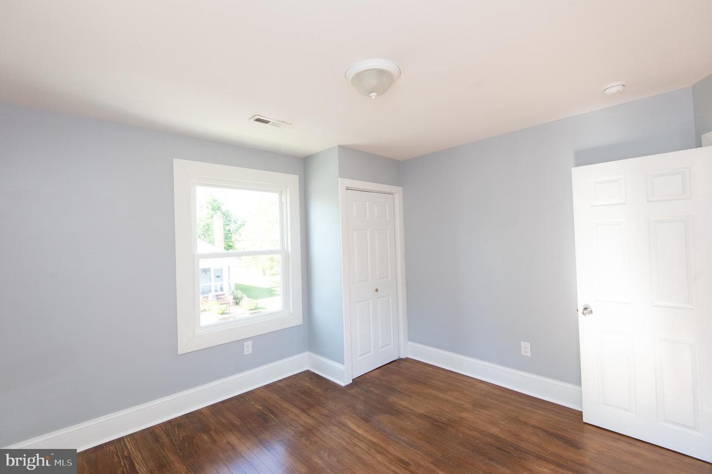 417 Bayly Avenue photo 23
